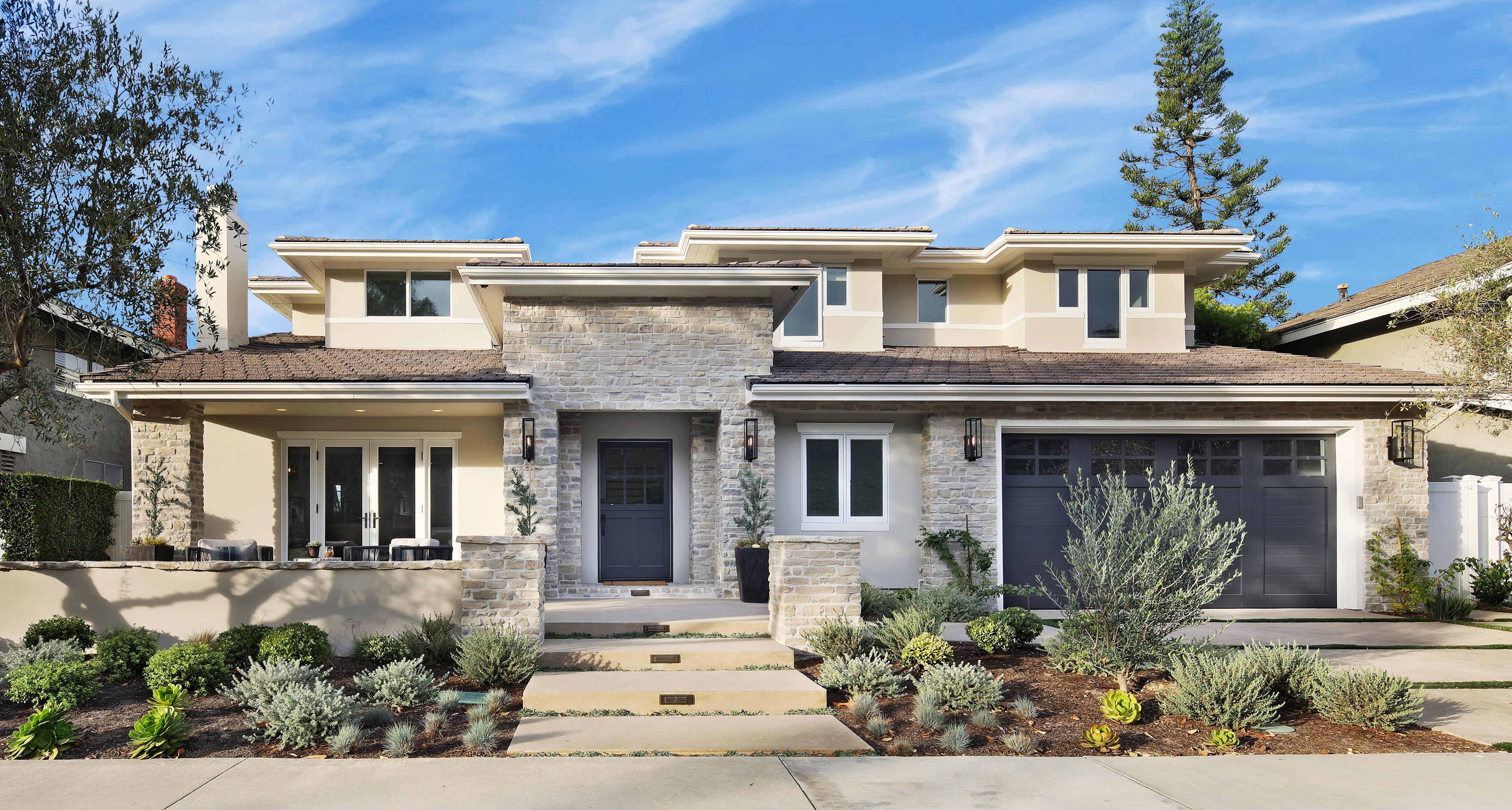 Modern House with Stone Accents and Garage in Newport Beach, USA HD Wallpaper