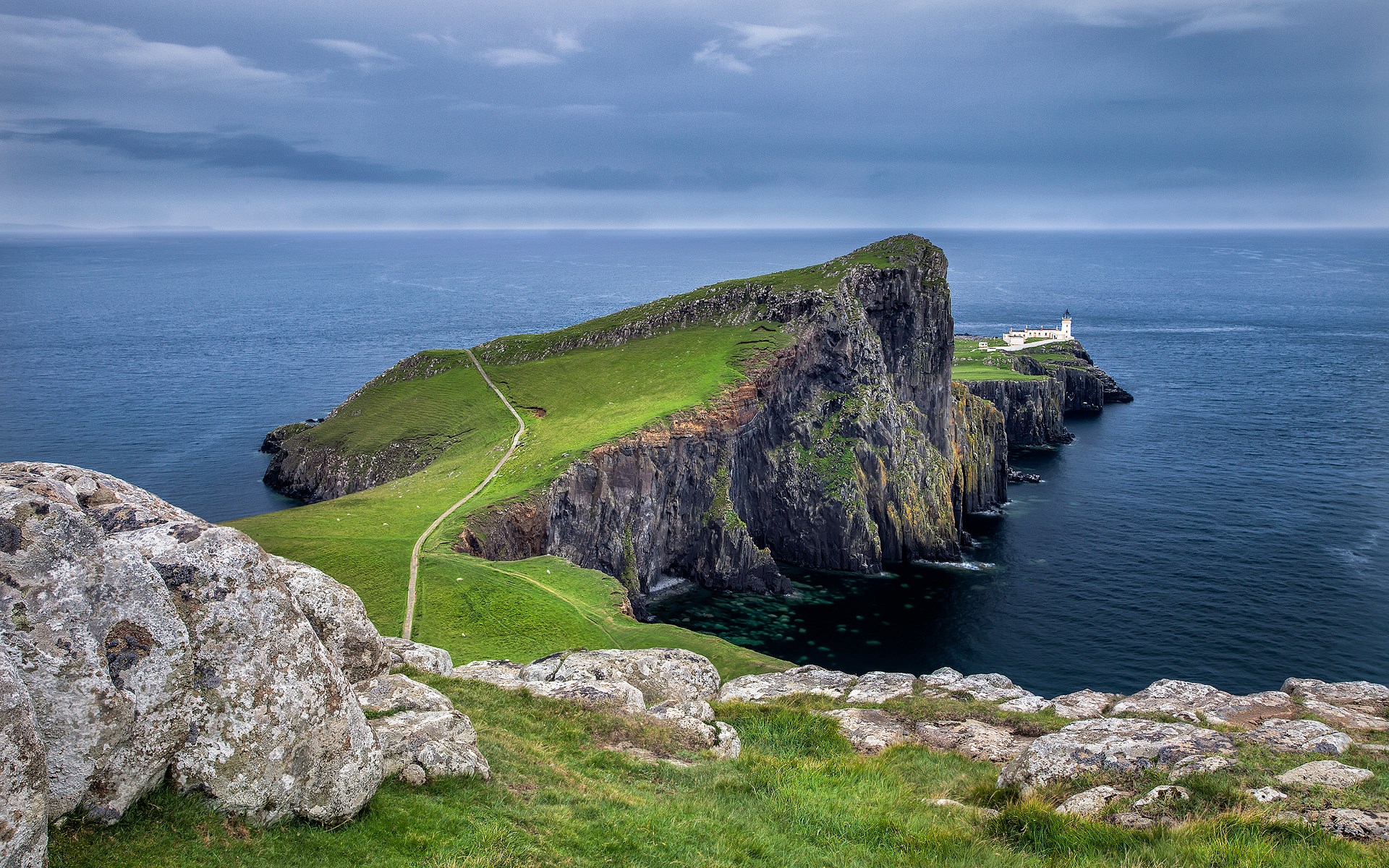Neist Point Lighthouse on the Isle of Skye HD Wallpaper