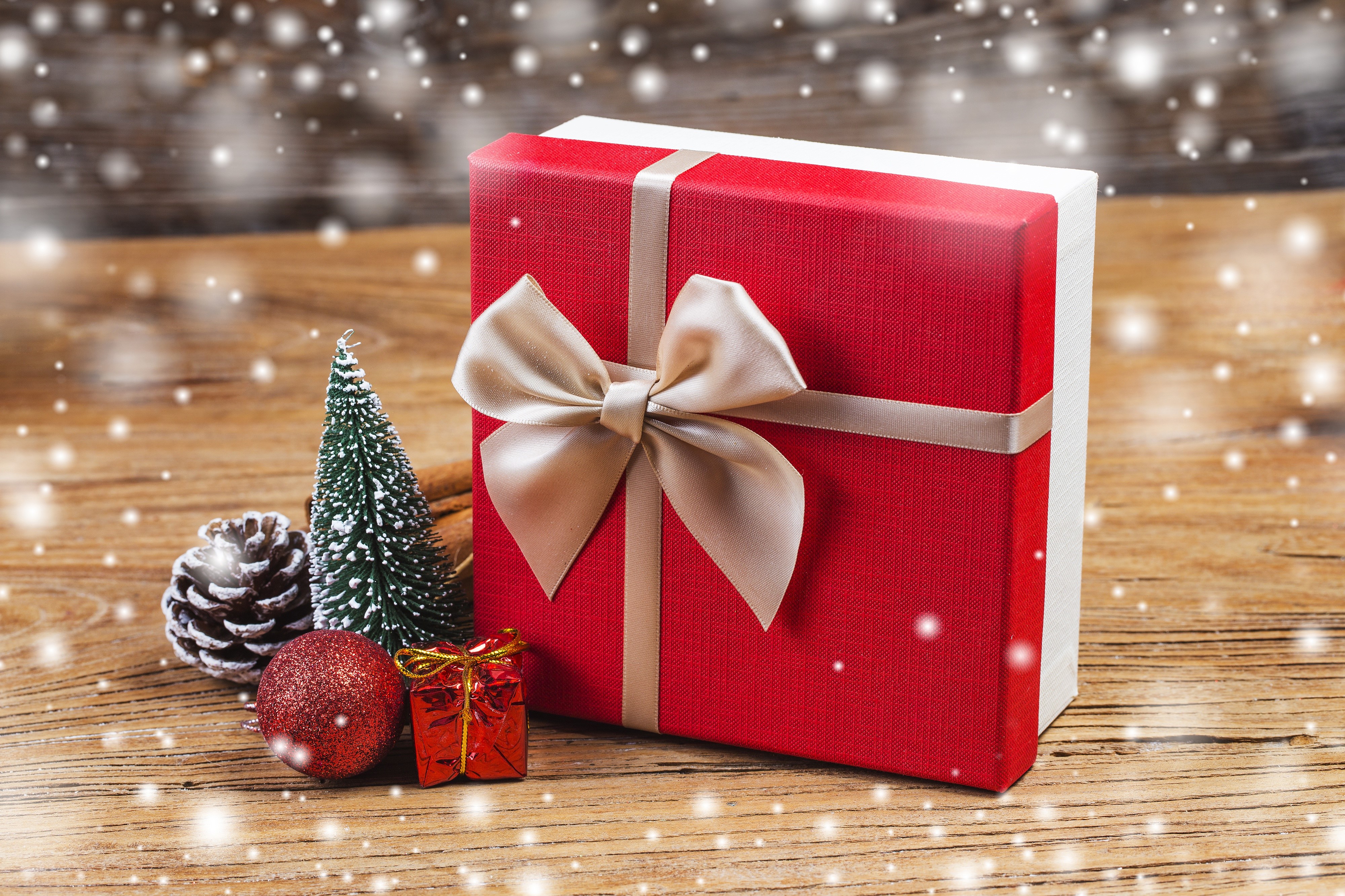 Christmas gift box with decorations HD Wallpaper
