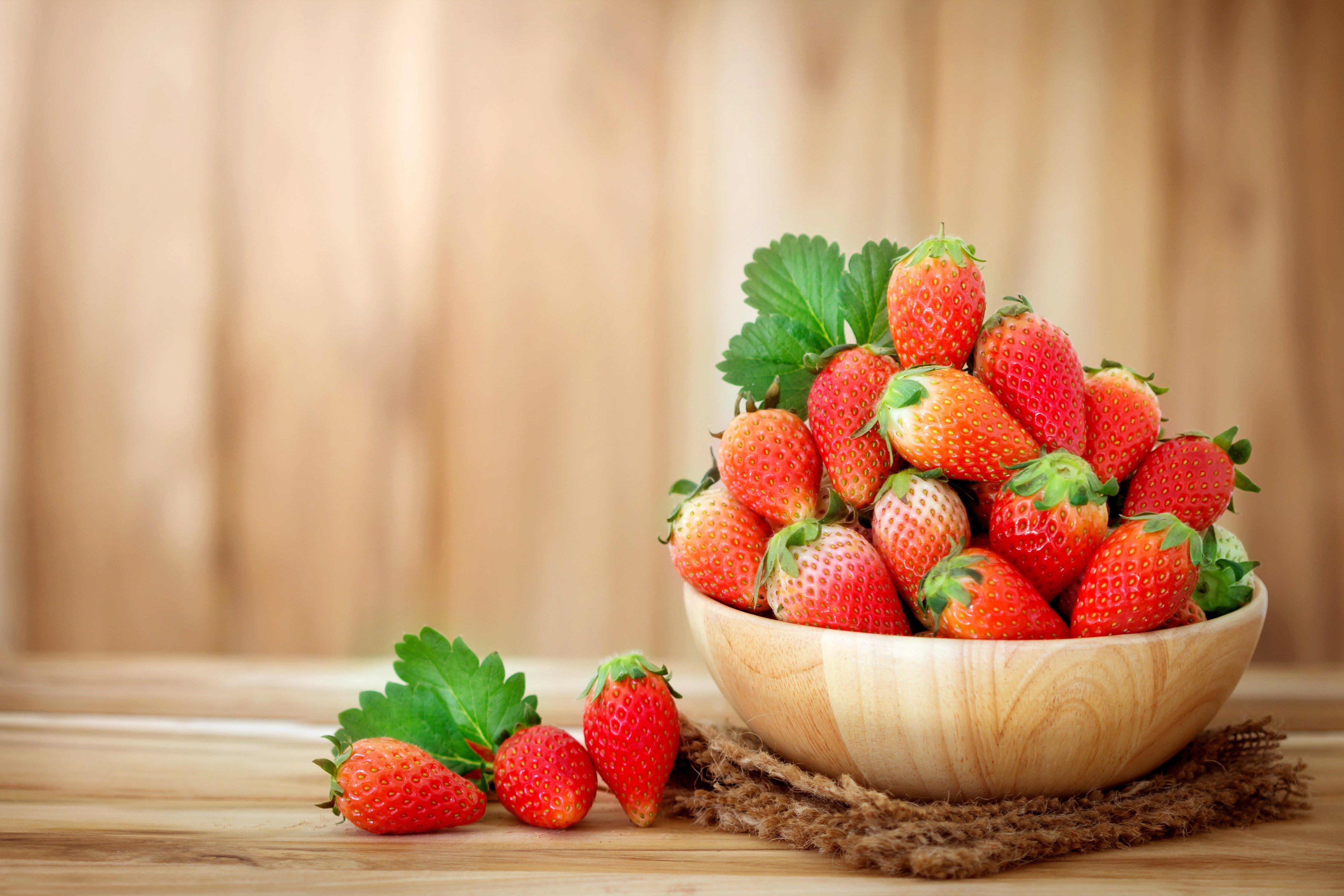4K Strawberries in a Bowl HD Wallpaper