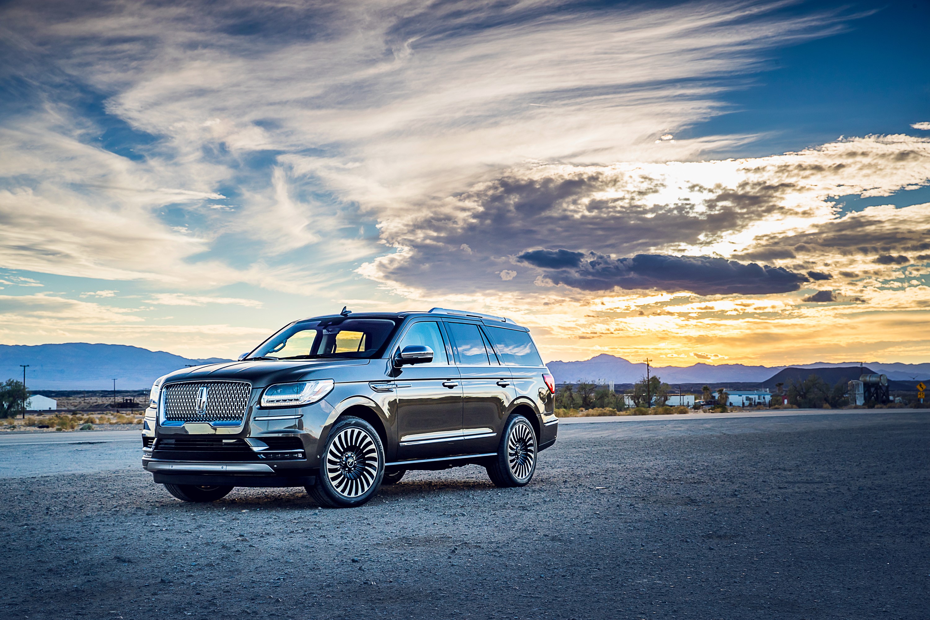 Lincoln Navigator Black Label SUV HD Wallpaper