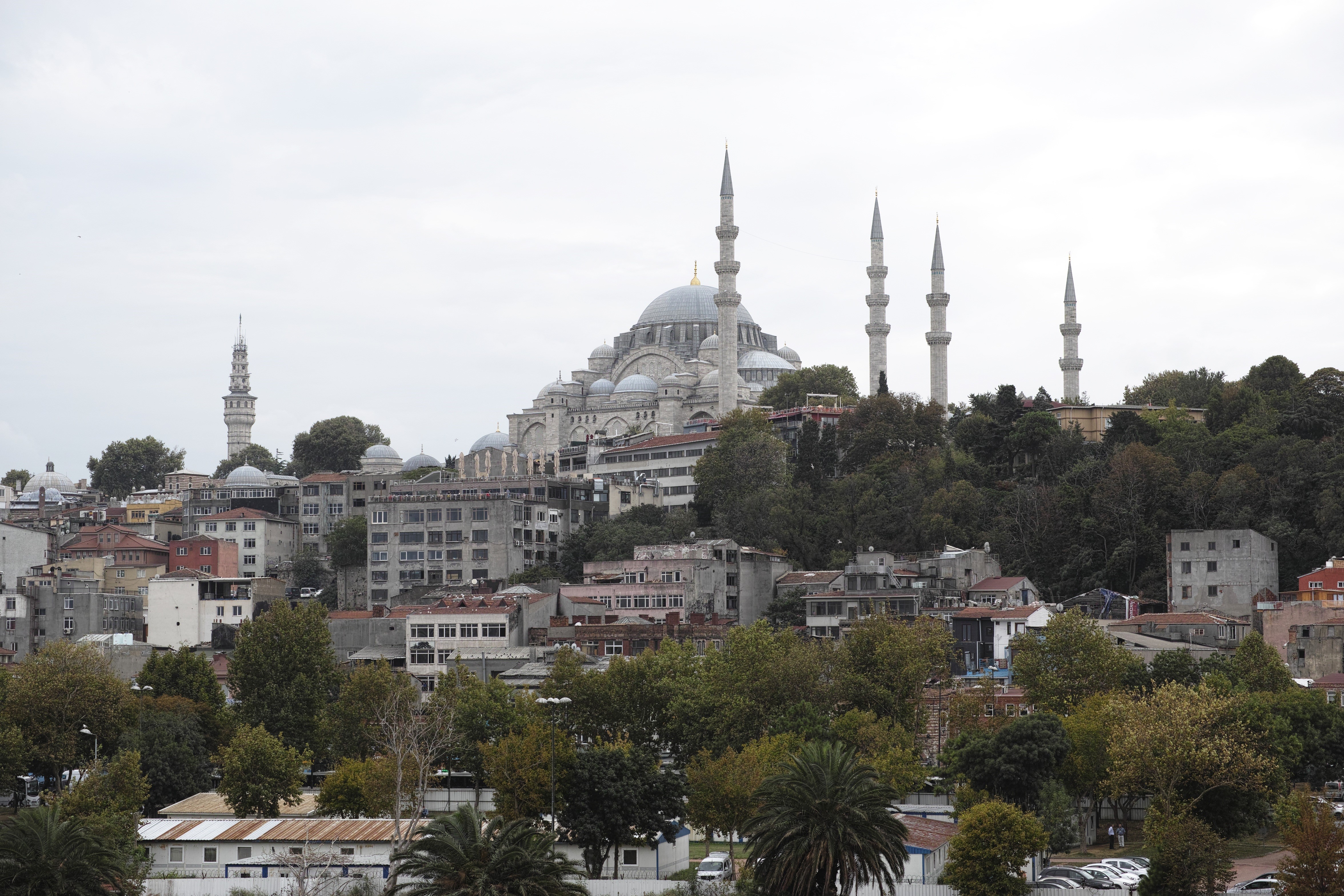 Suleymaniye Mosque and cityscape in Istanbul, Turkey HD Wallpaper