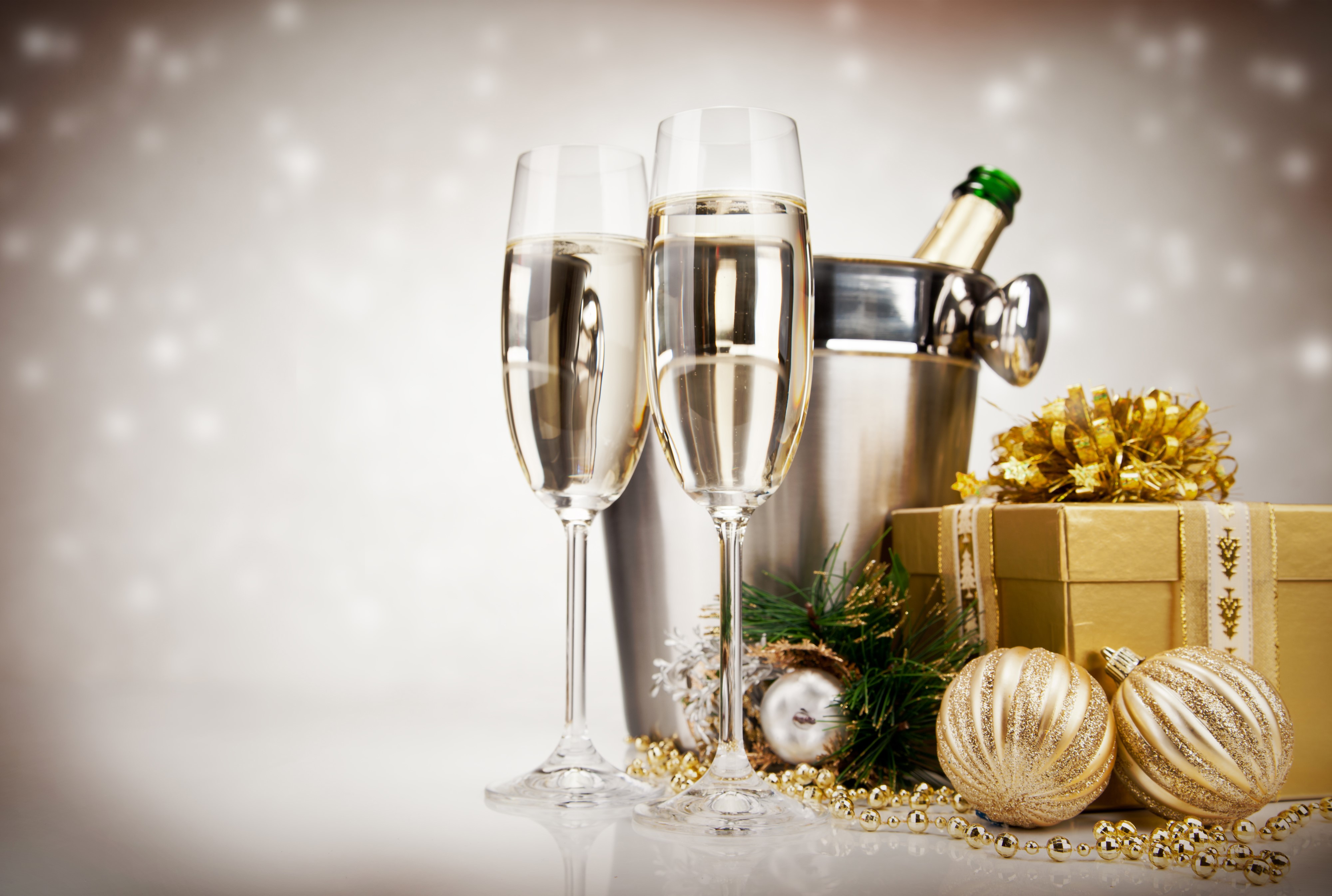 Champagne glasses with Christmas decorations and gifts HD Wallpaper