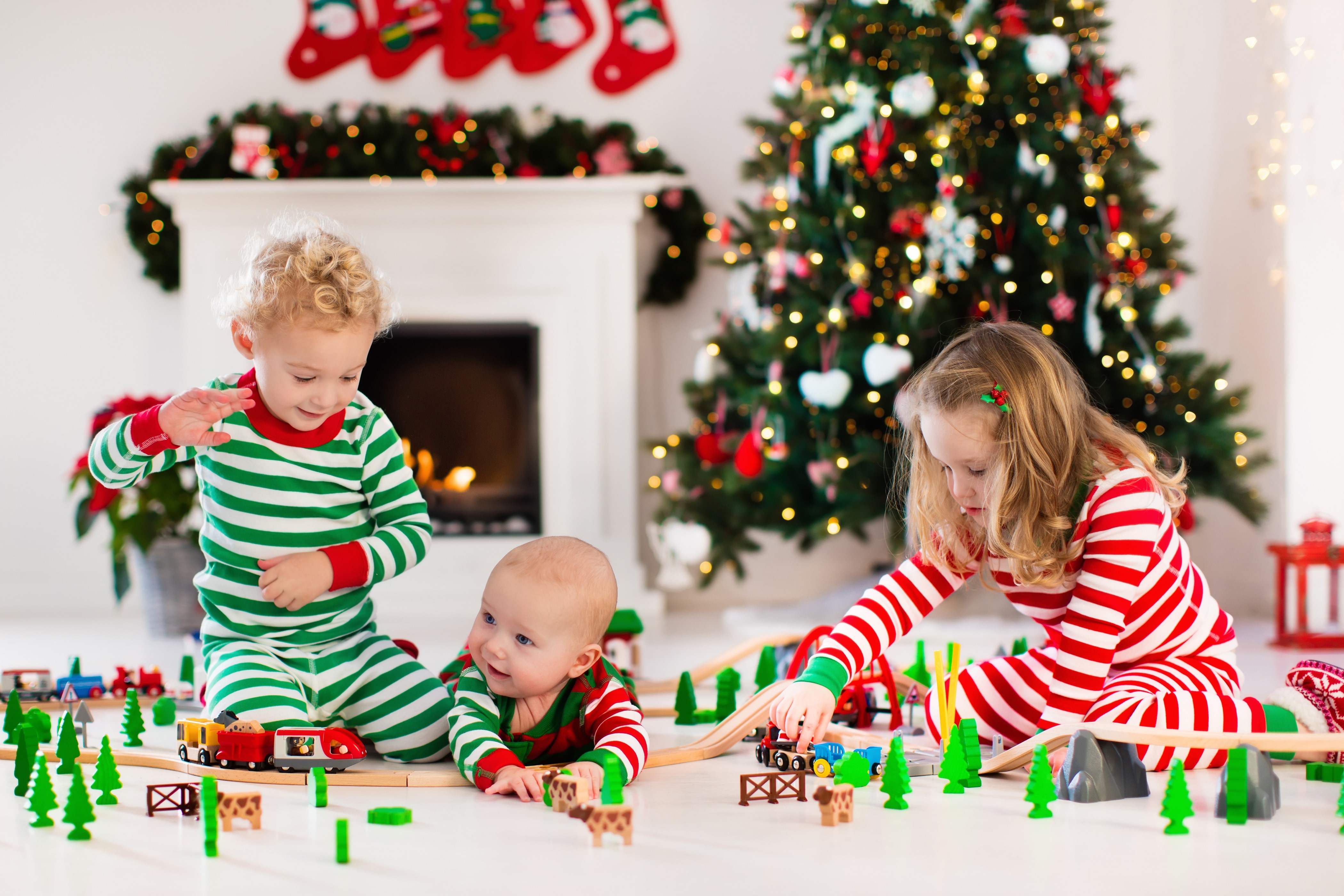 Children playing with toys on Christmas HD Wallpaper