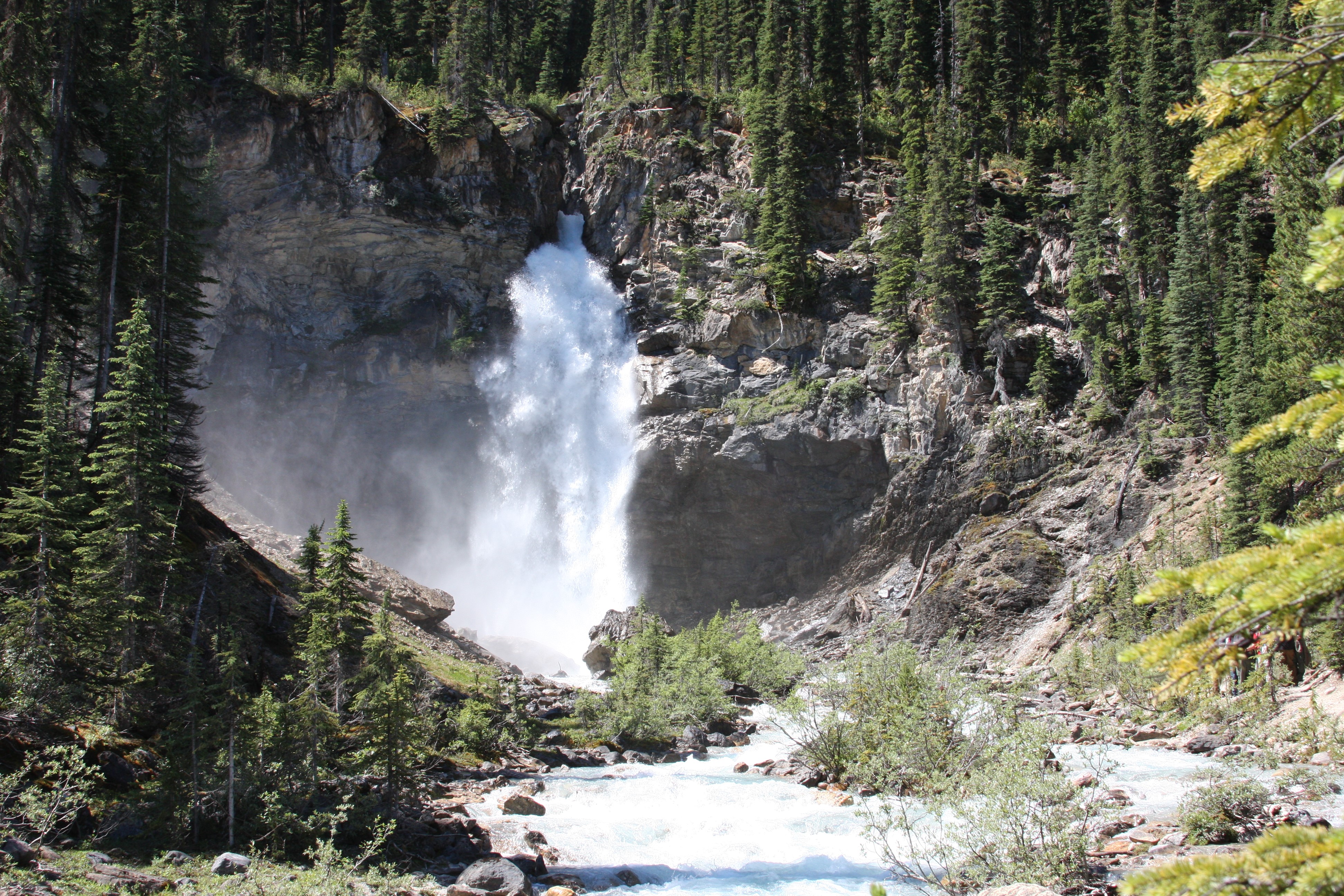 Waterfall in Yoho National Park, British Columbia, Canada HD Wallpaper