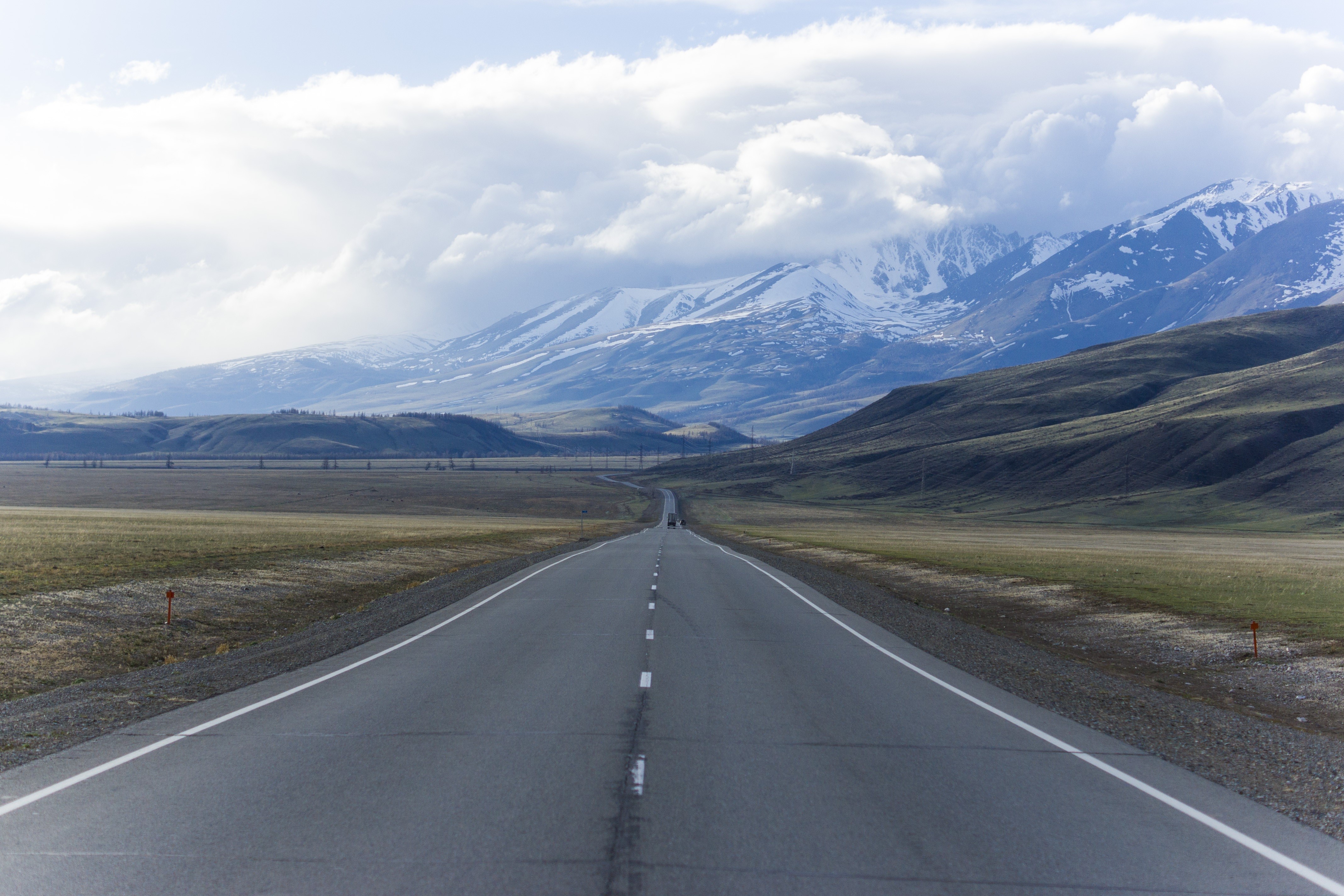 4K Altai Mountains Road Russia HD Wallpaper