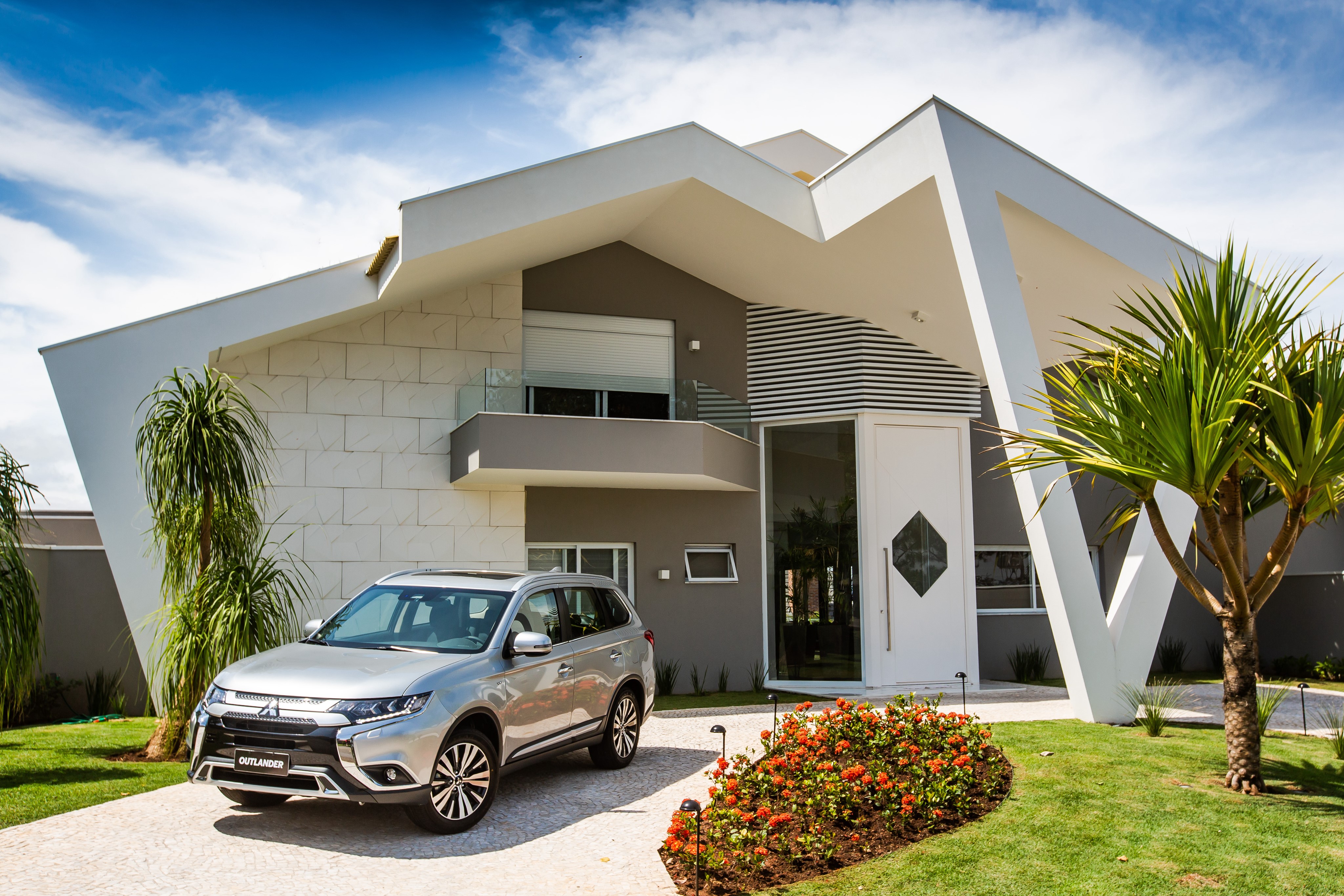 2018 Mitsubishi Outlander HPE-S Latam in Silver HD Wallpaper