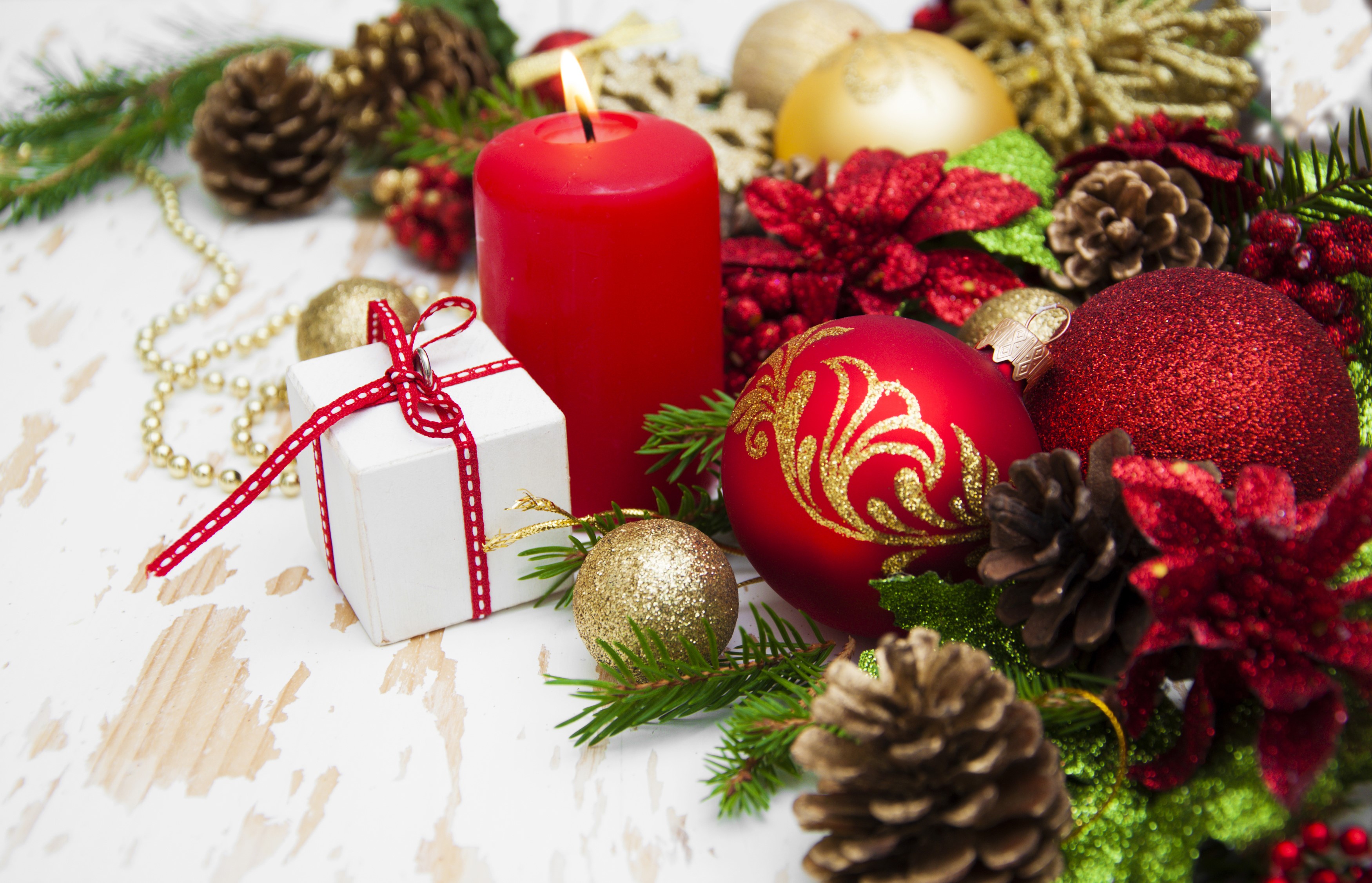 Christmas Decorations with Candle and Gift HD Wallpaper