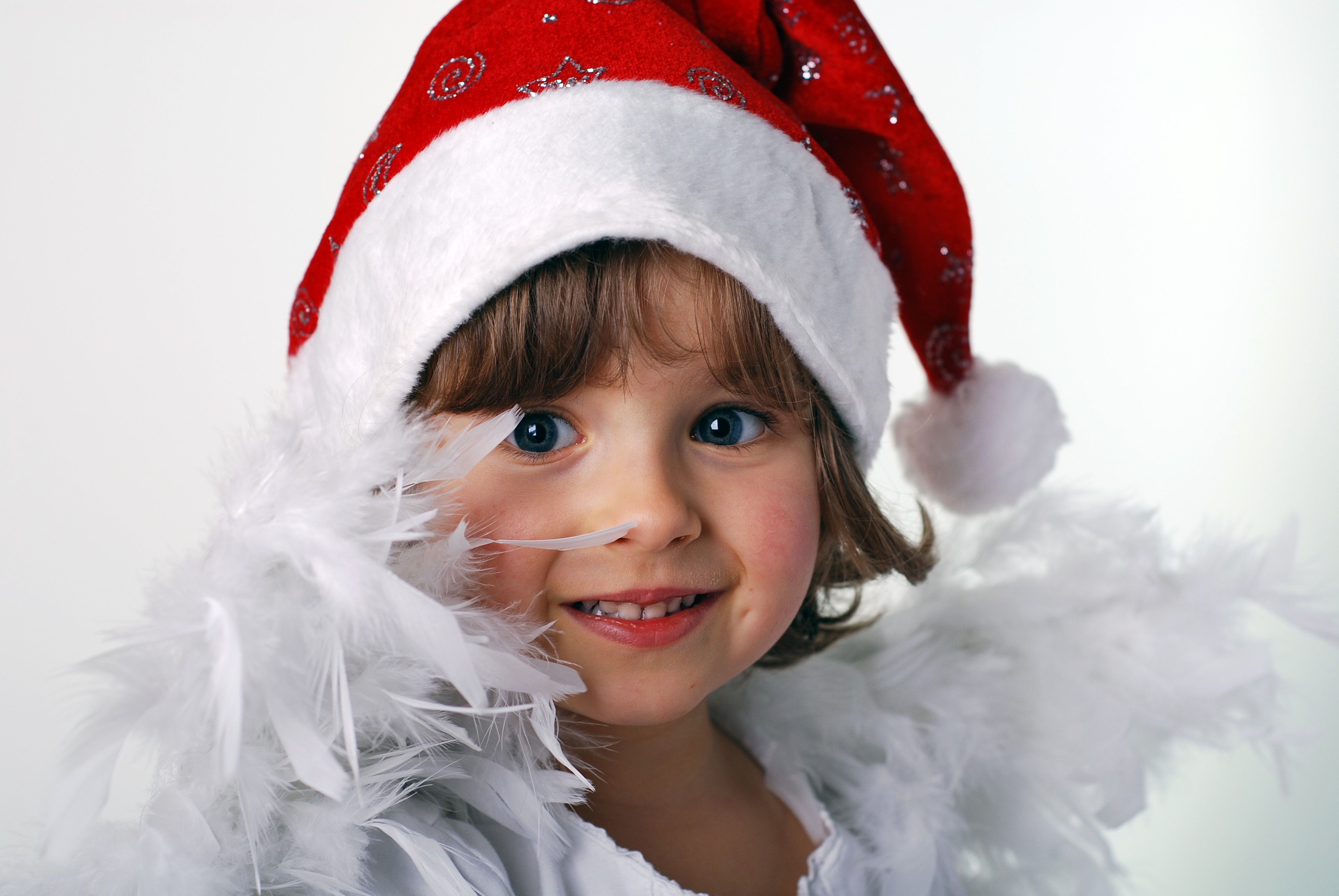 Little girl in Santa hat with white feathers HD Wallpaper
