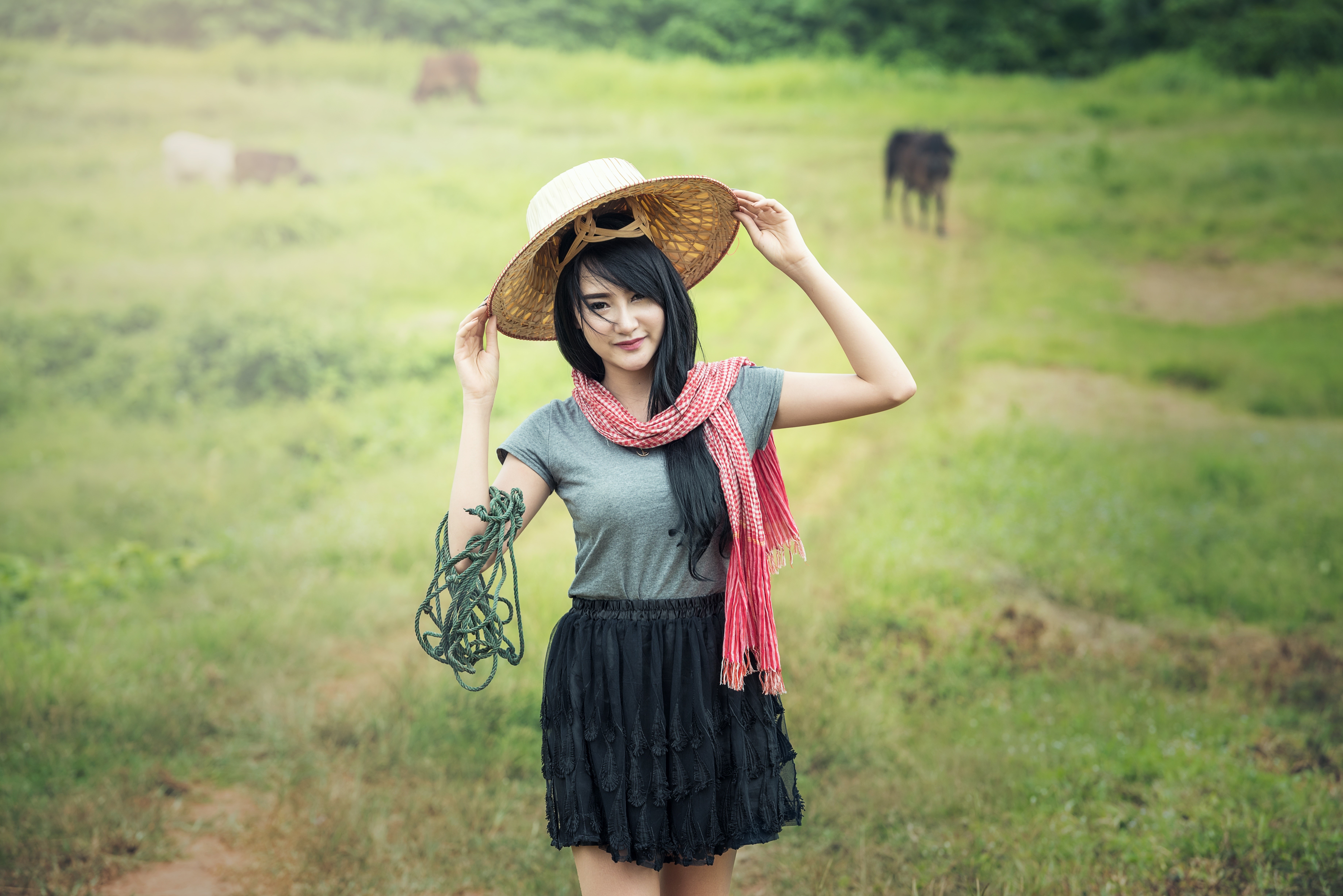 Brunette girl in a straw hat and scarf in a field HD Wallpaper