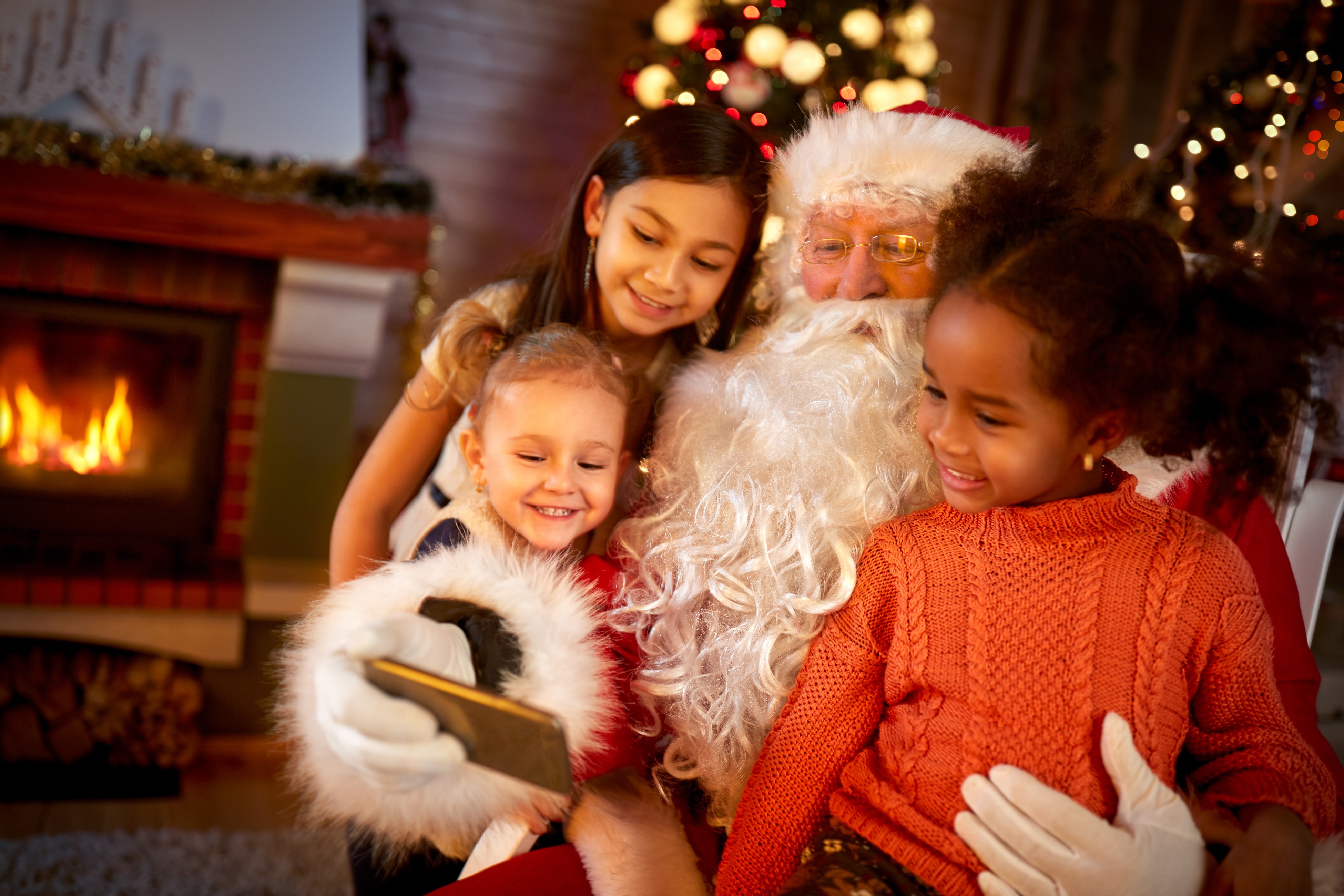 Santa Claus with three girls taking a selfie HD Wallpaper