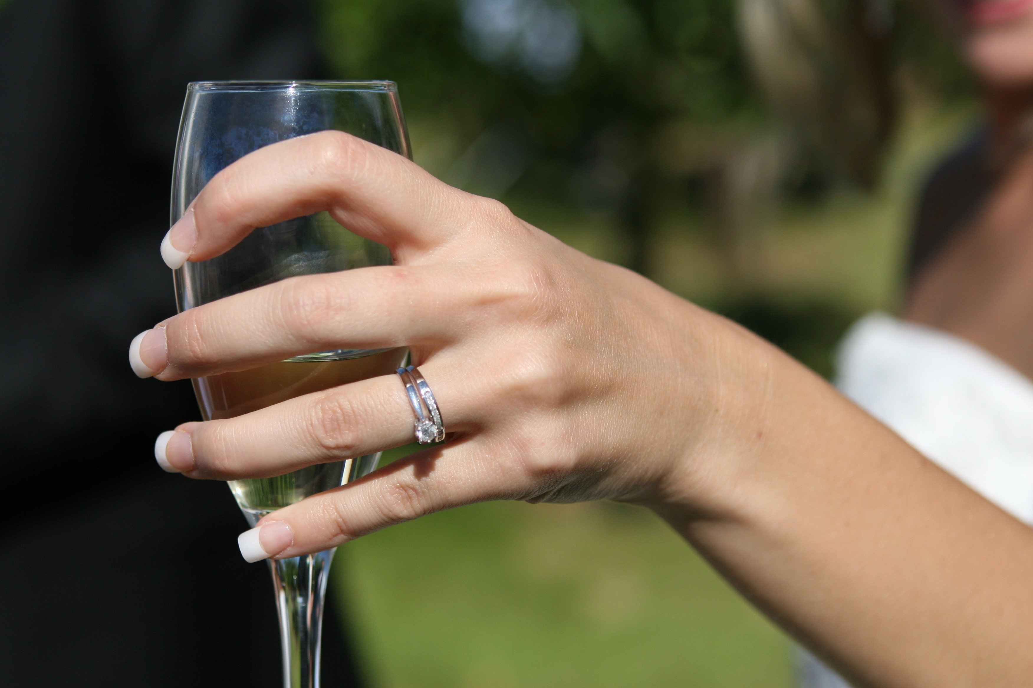 Woman's hand with rings holding a champagne glass HD Wallpaper