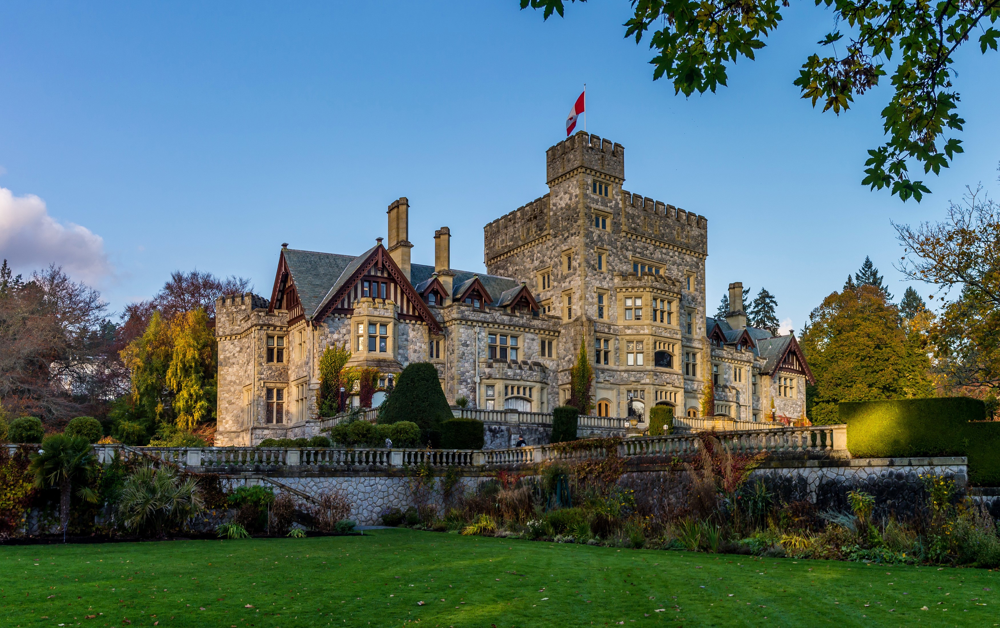 Hatley Castle in Victoria, Canada with a red flag HD Wallpaper