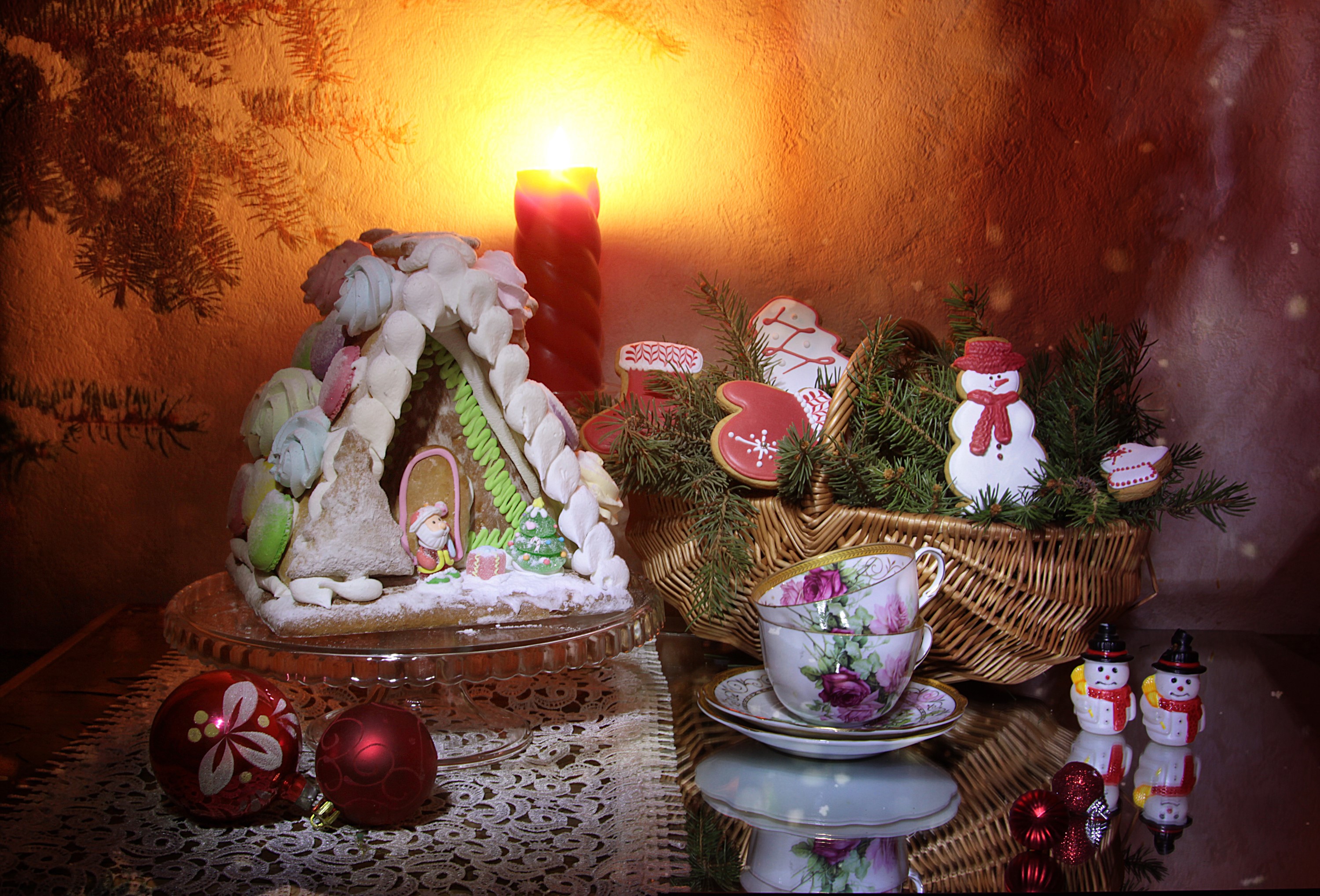 Christmas still life with gingerbread house and cookies HD Wallpaper