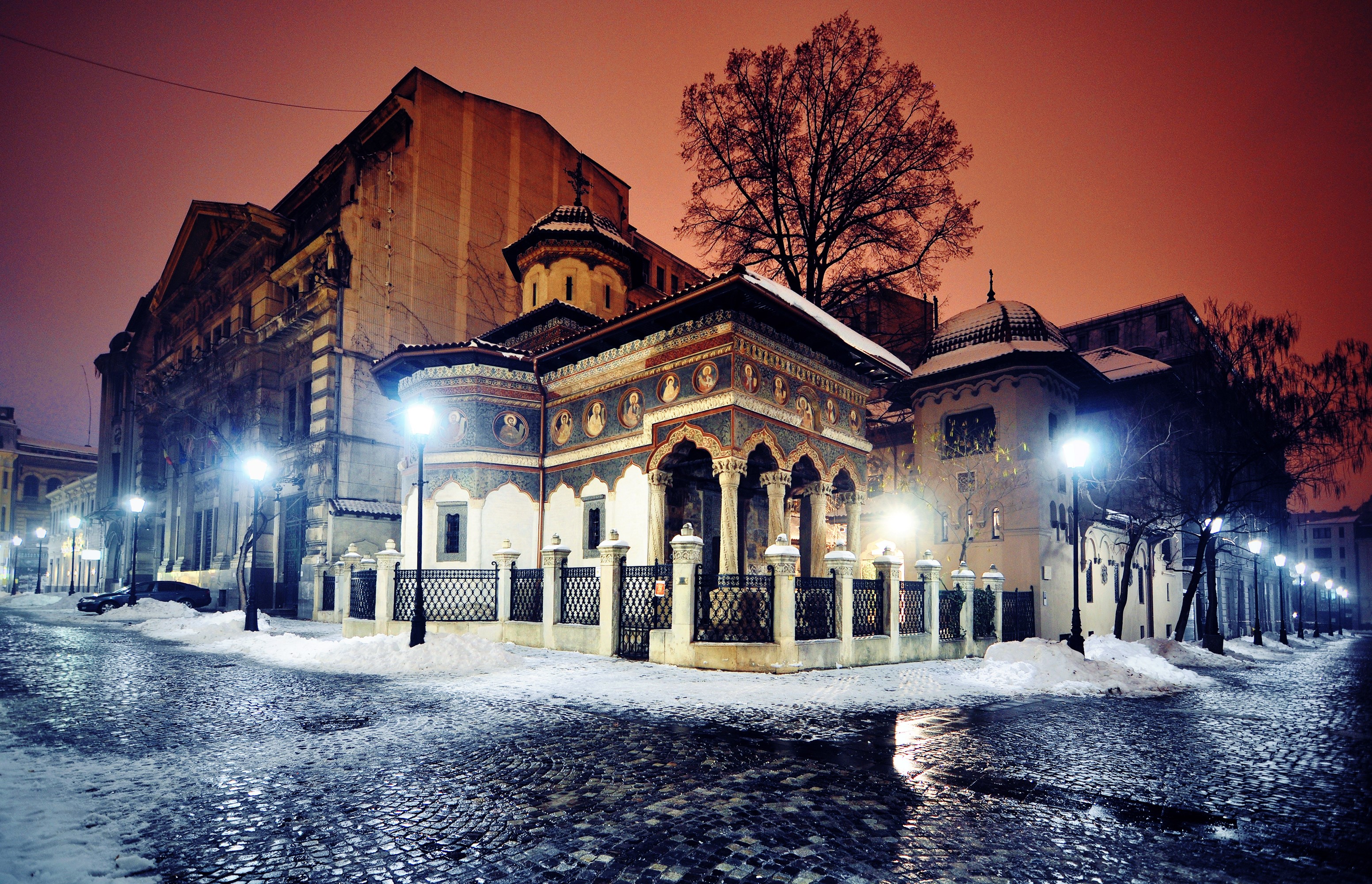 Stavropoleos Church in Bucharest, Romania at night in winter HD Wallpaper