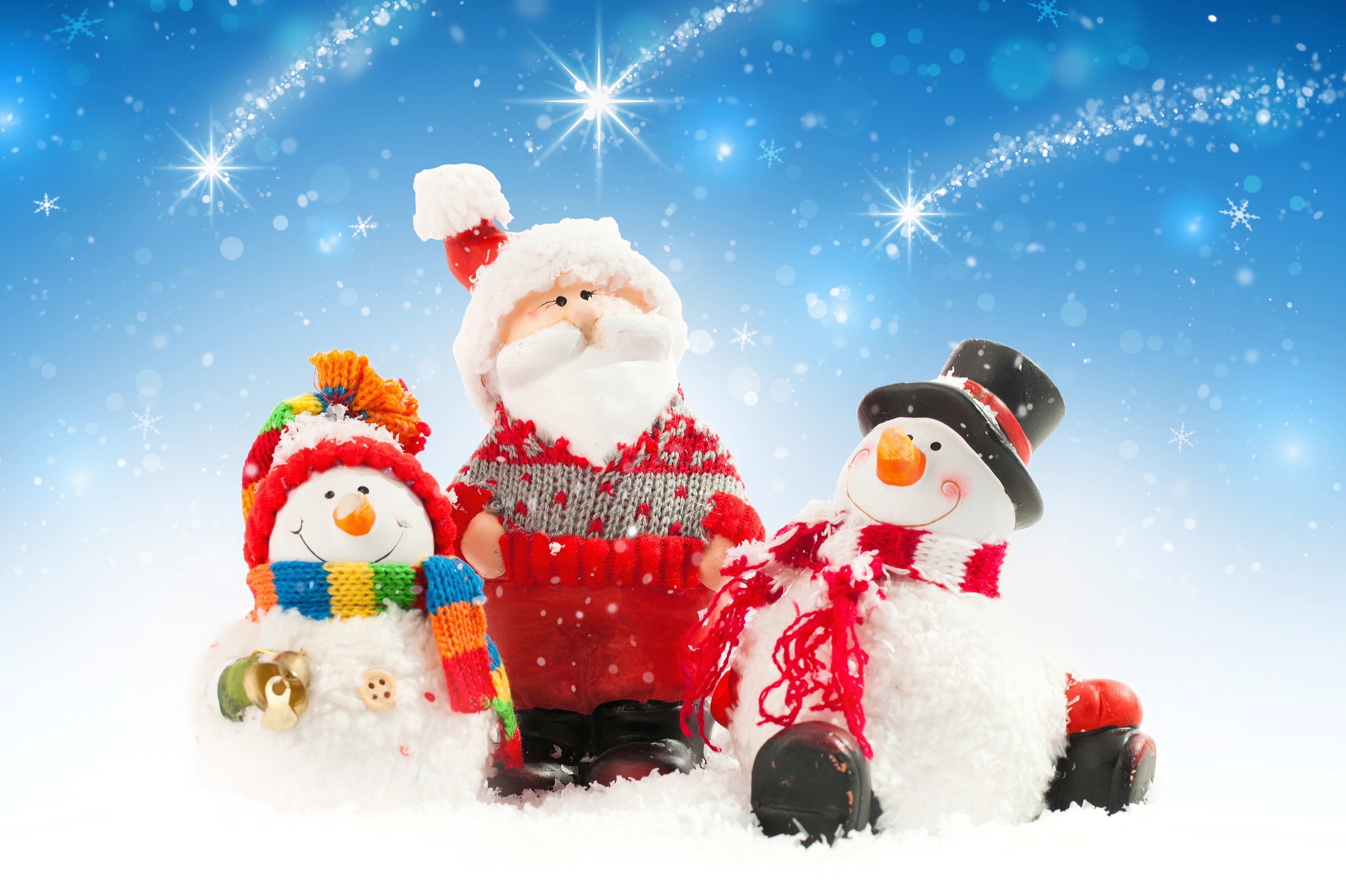 Three Christmas figures: Santa Claus and two snowmen HD Wallpaper