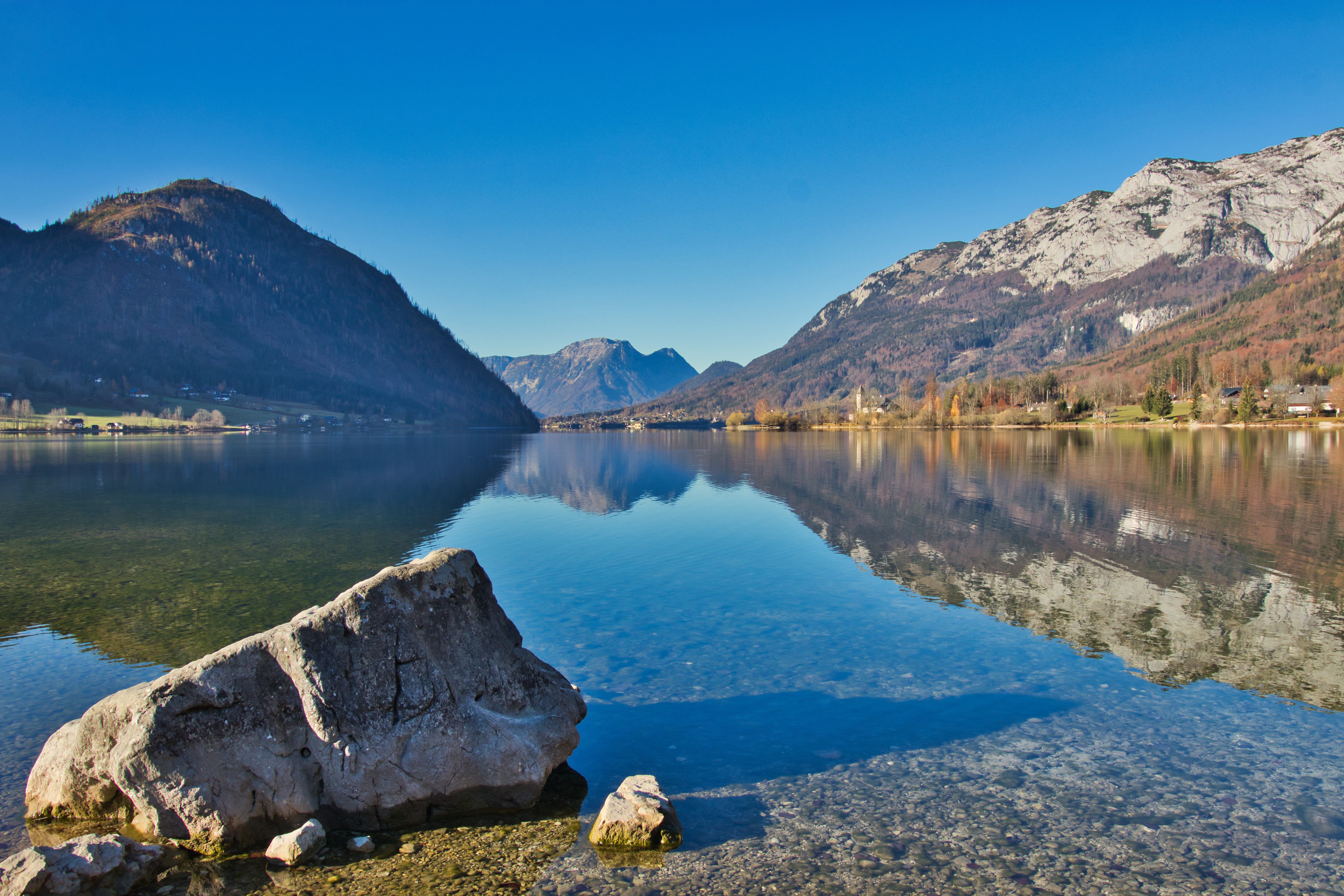 Grundlsee Lake in Styria, Austria with Mountains and Stones HD Wallpaper