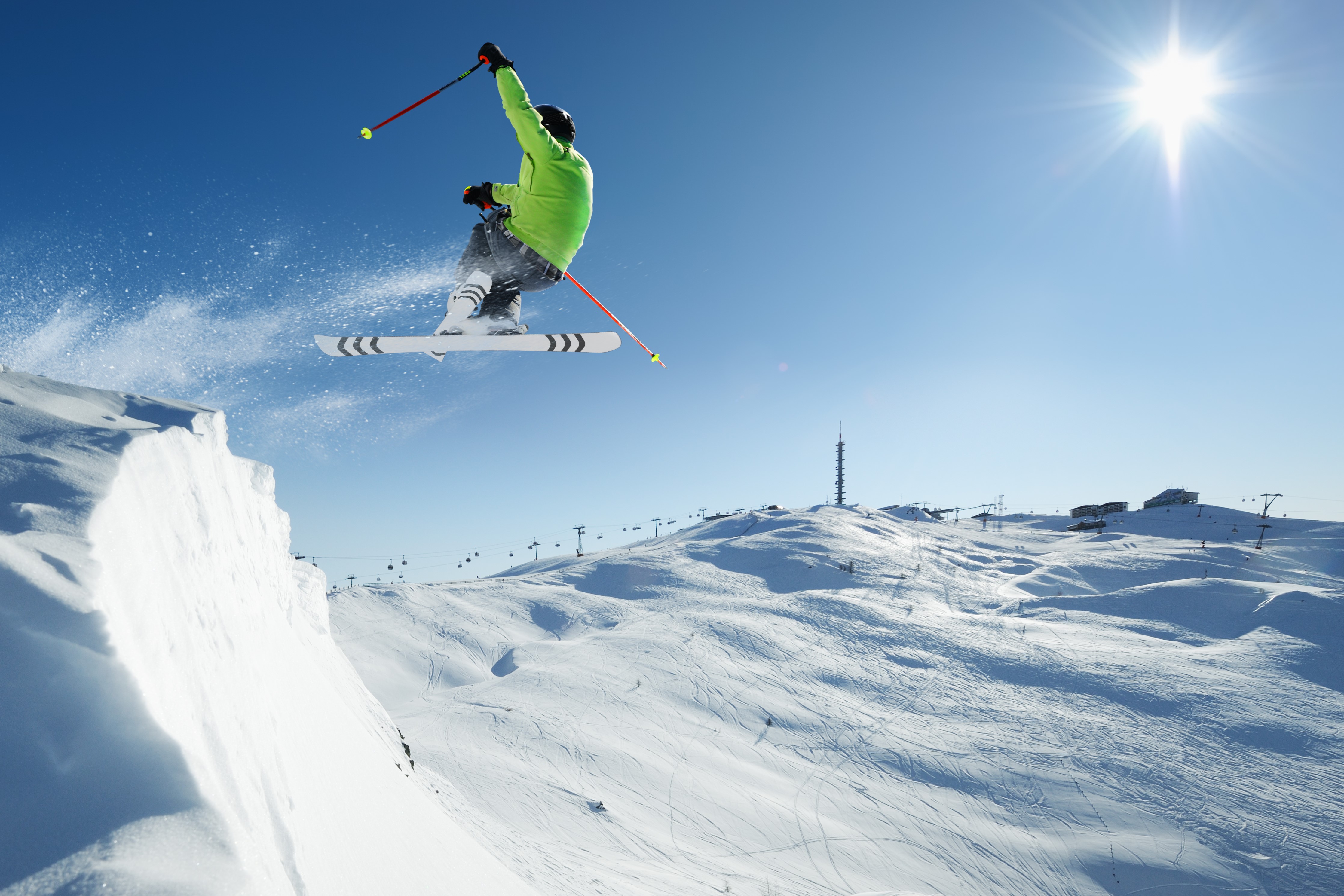 Man skiing and jumping off a snowy cliff HD Wallpaper