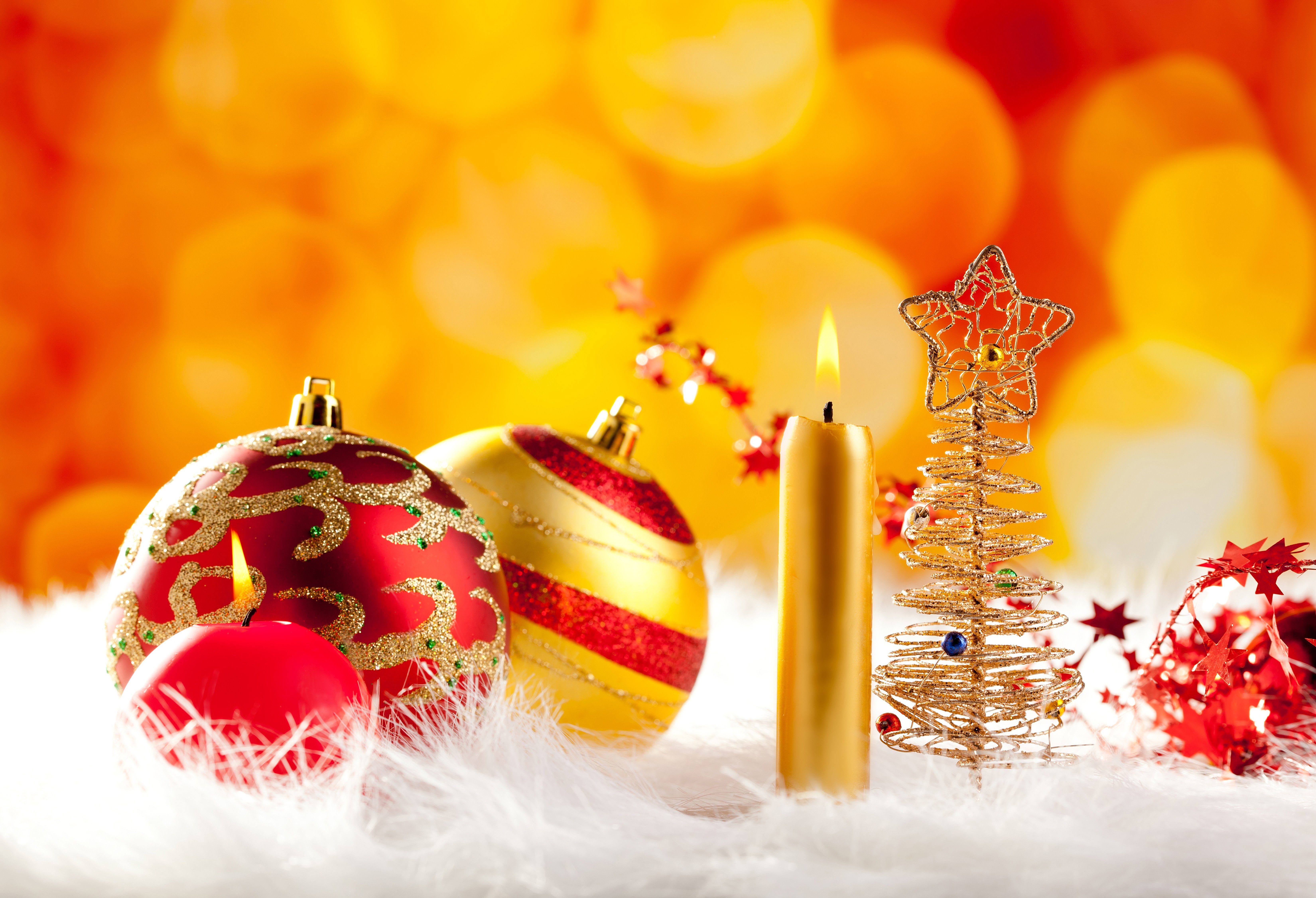 Christmas ornaments and candle with bokeh background HD Wallpaper