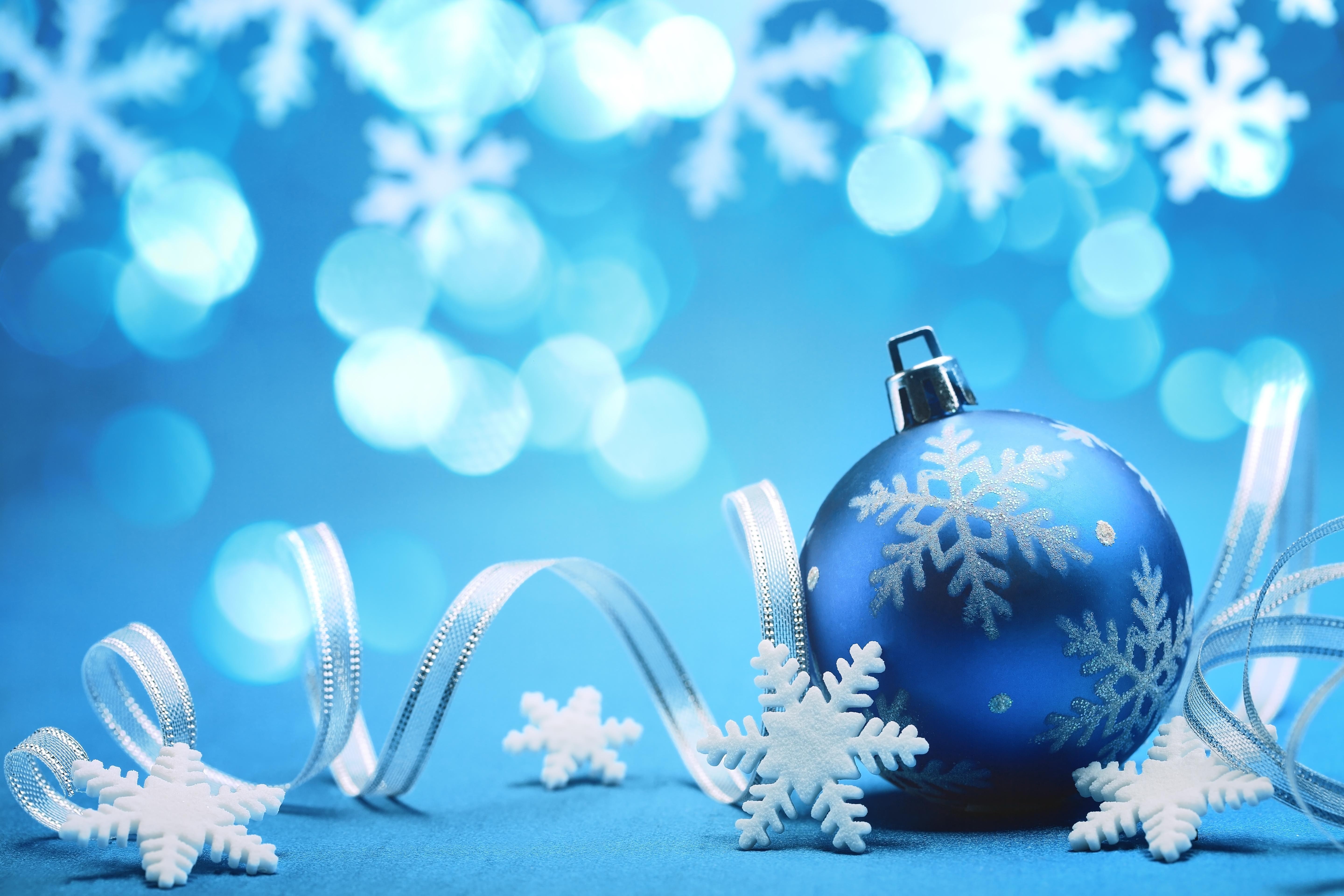 Blue Christmas ornament with snowflakes and ribbon HD Wallpaper