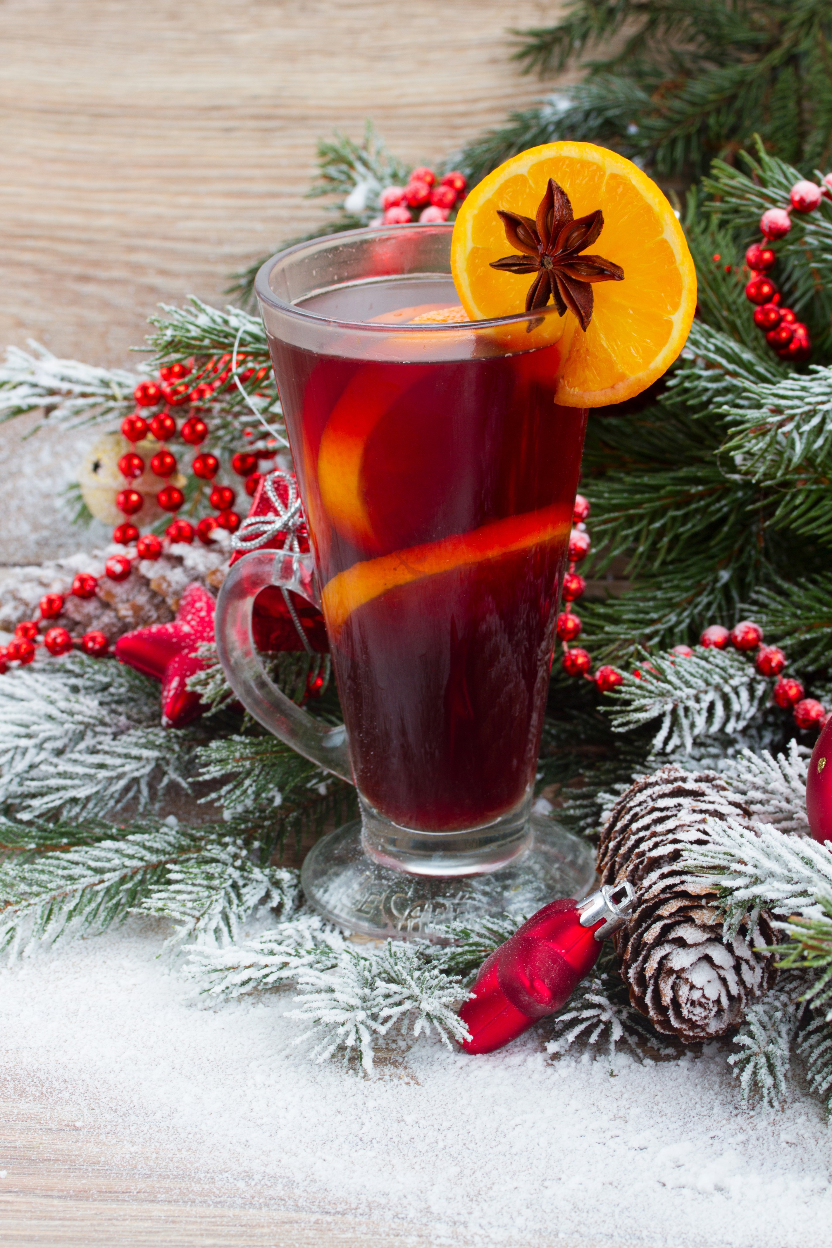 Mulled wine with orange and star anise on a Christmas table HD Phone Wallpaper