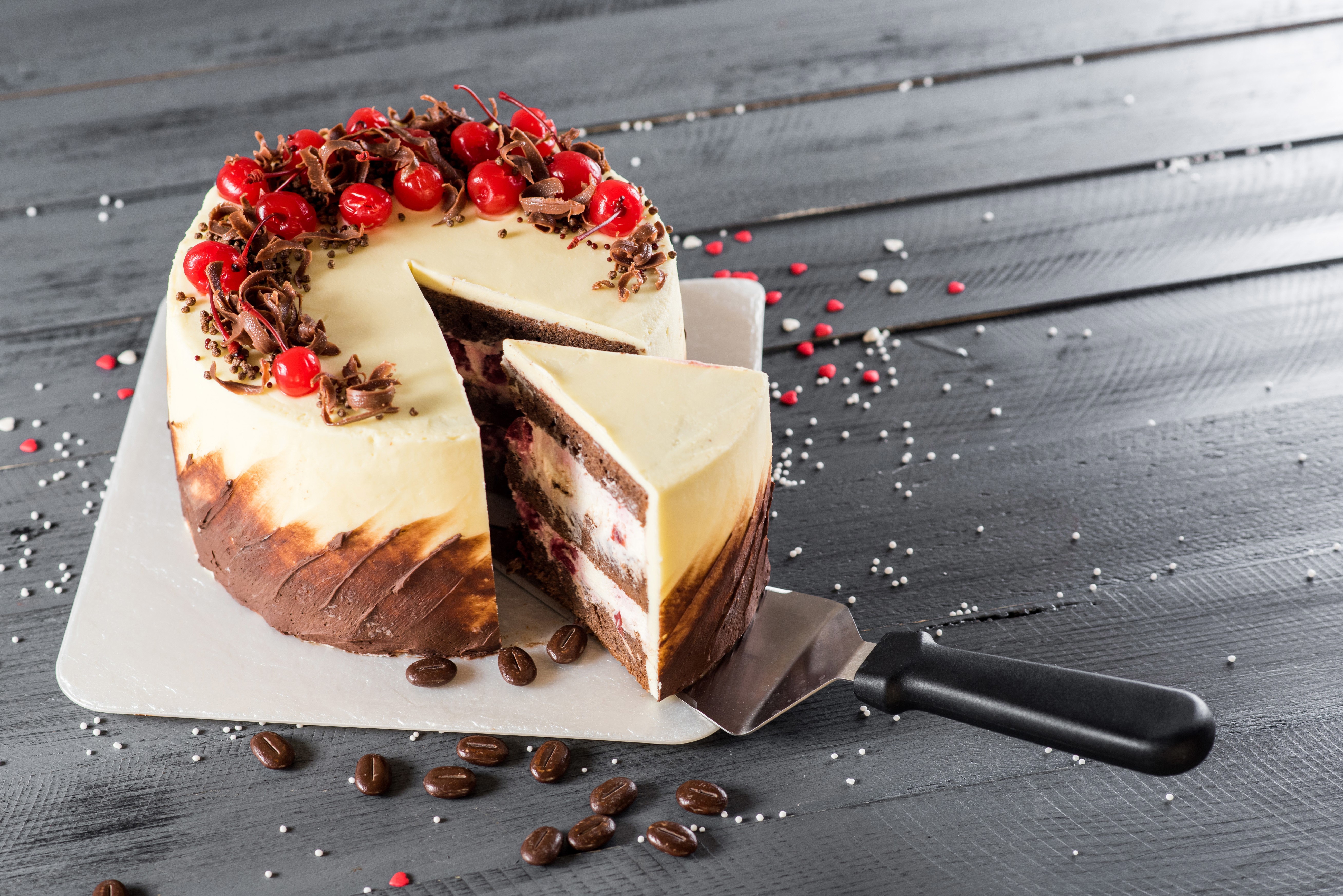 Chocolate cake with cherries and cream HD Wallpaper
