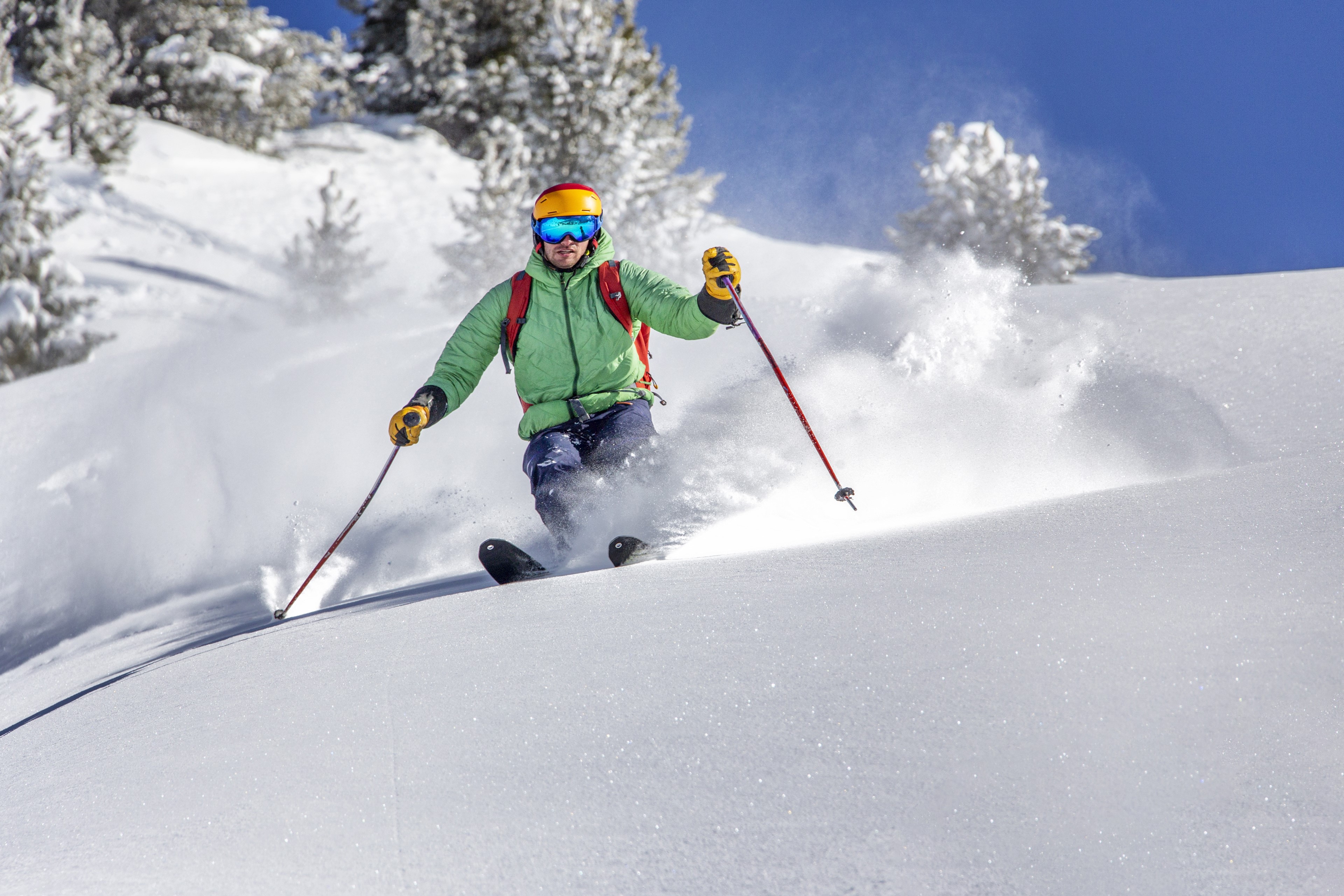 Man skiing down a snowy slope HD Wallpaper