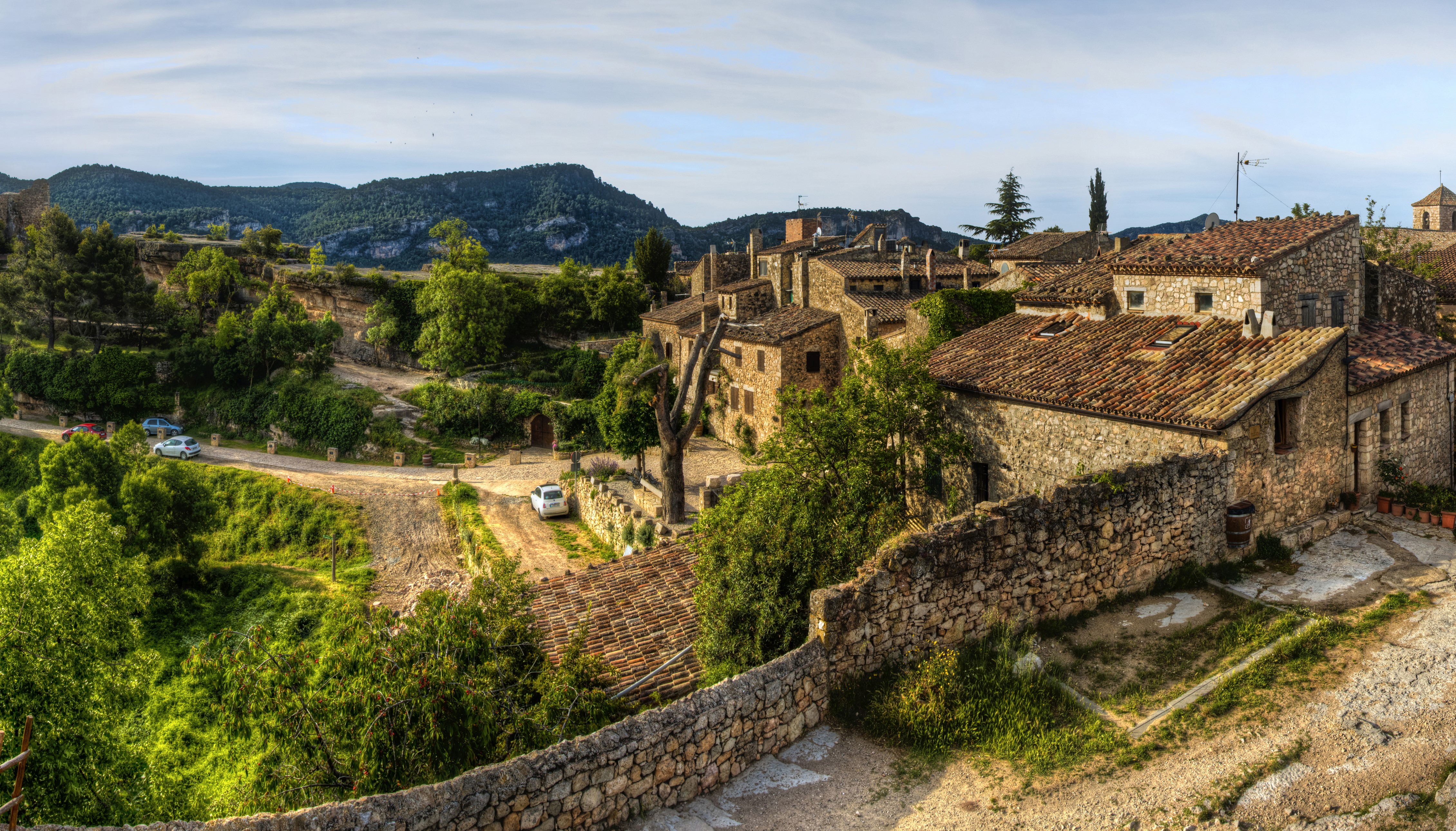 4K HDR Houses in Ciurana de Prades, Catalonia, Spain HD Wallpaper