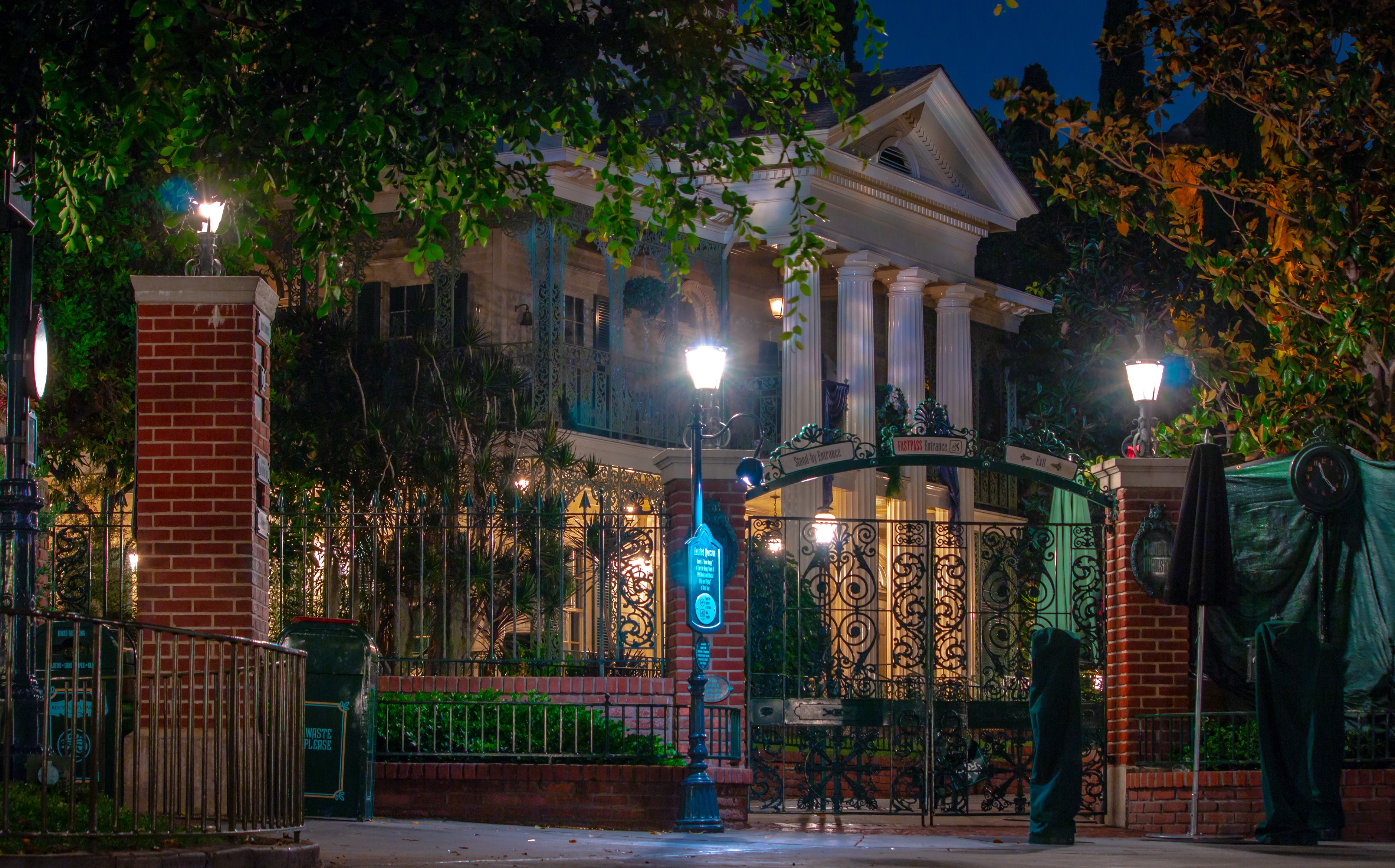 The Haunted Mansion at Disneyland, California at Night HD Wallpaper