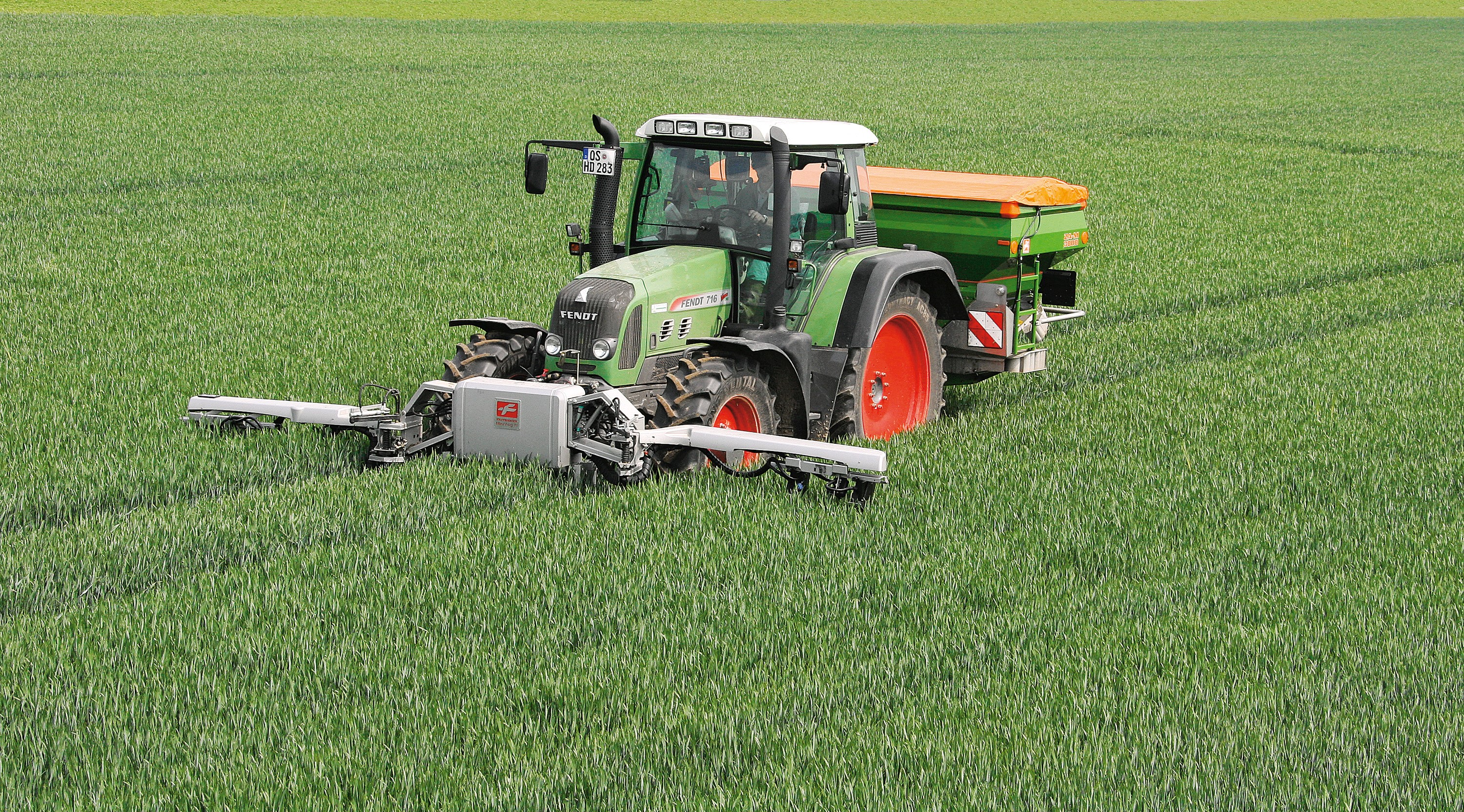 Fendt 716 Vario tractor fertilizing a field HD Wallpaper