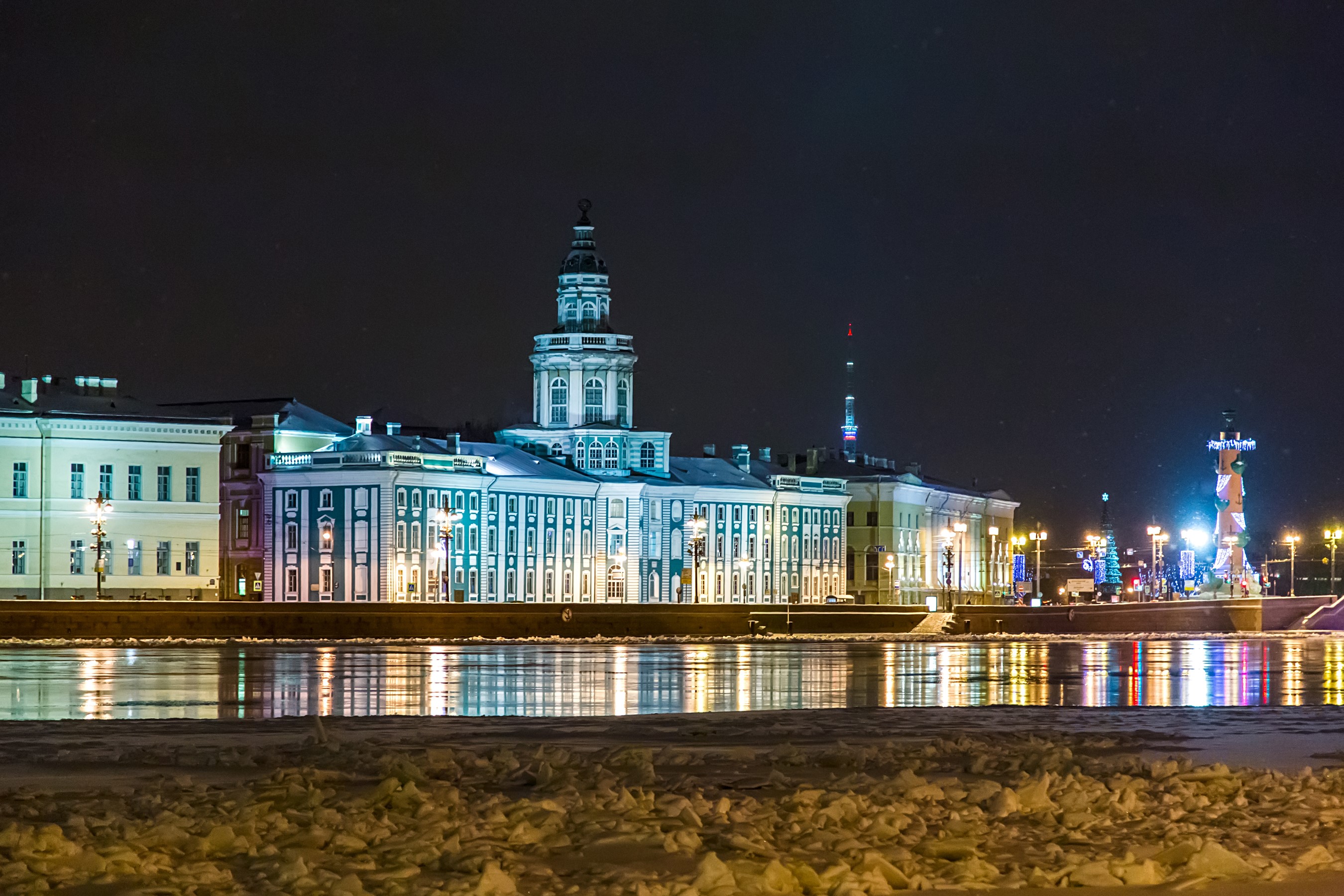 Kunstkamera building on the Neva River at night in St. Petersburg, Russia HD Wallpaper
