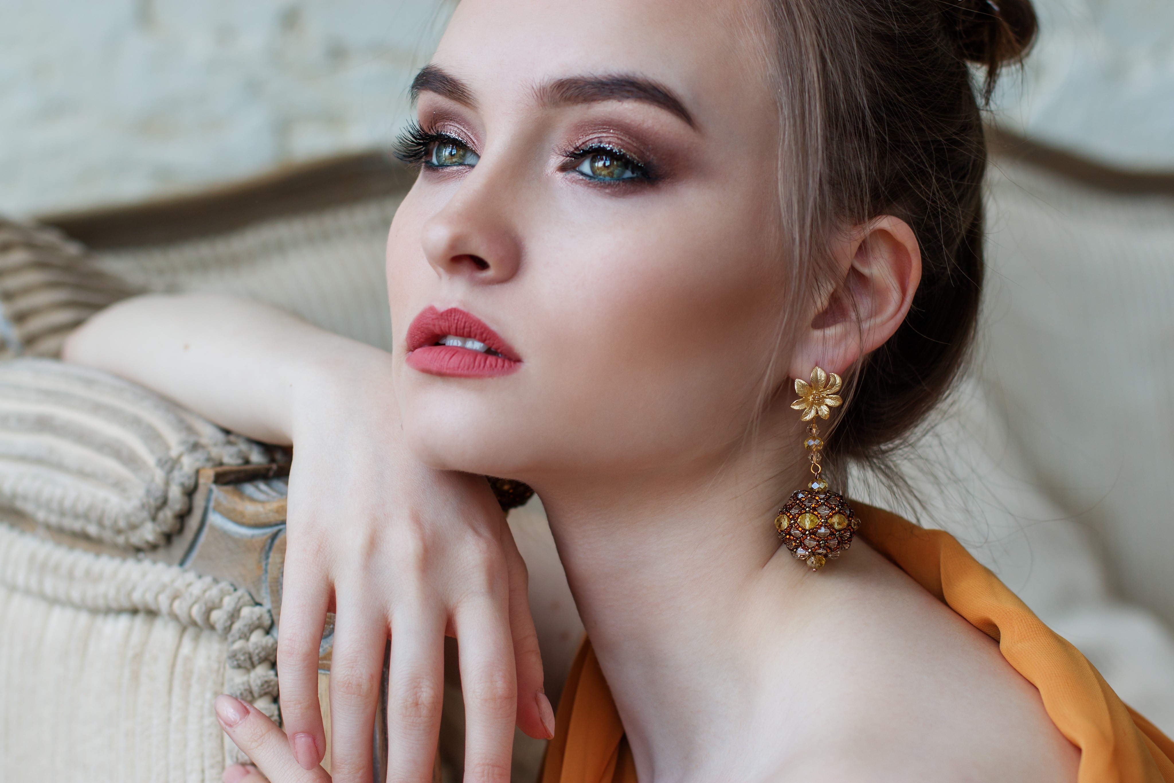 Woman with makeup and earrings HD Wallpaper