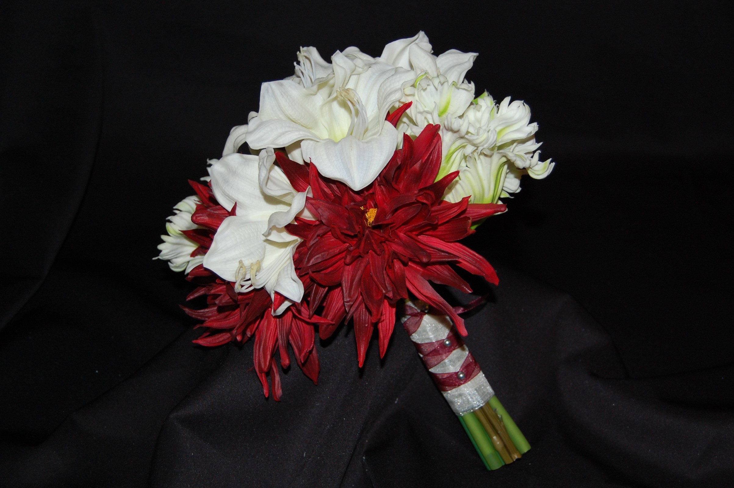 Red Dahlias and White Lilies Wedding Bouquet HD Wallpaper