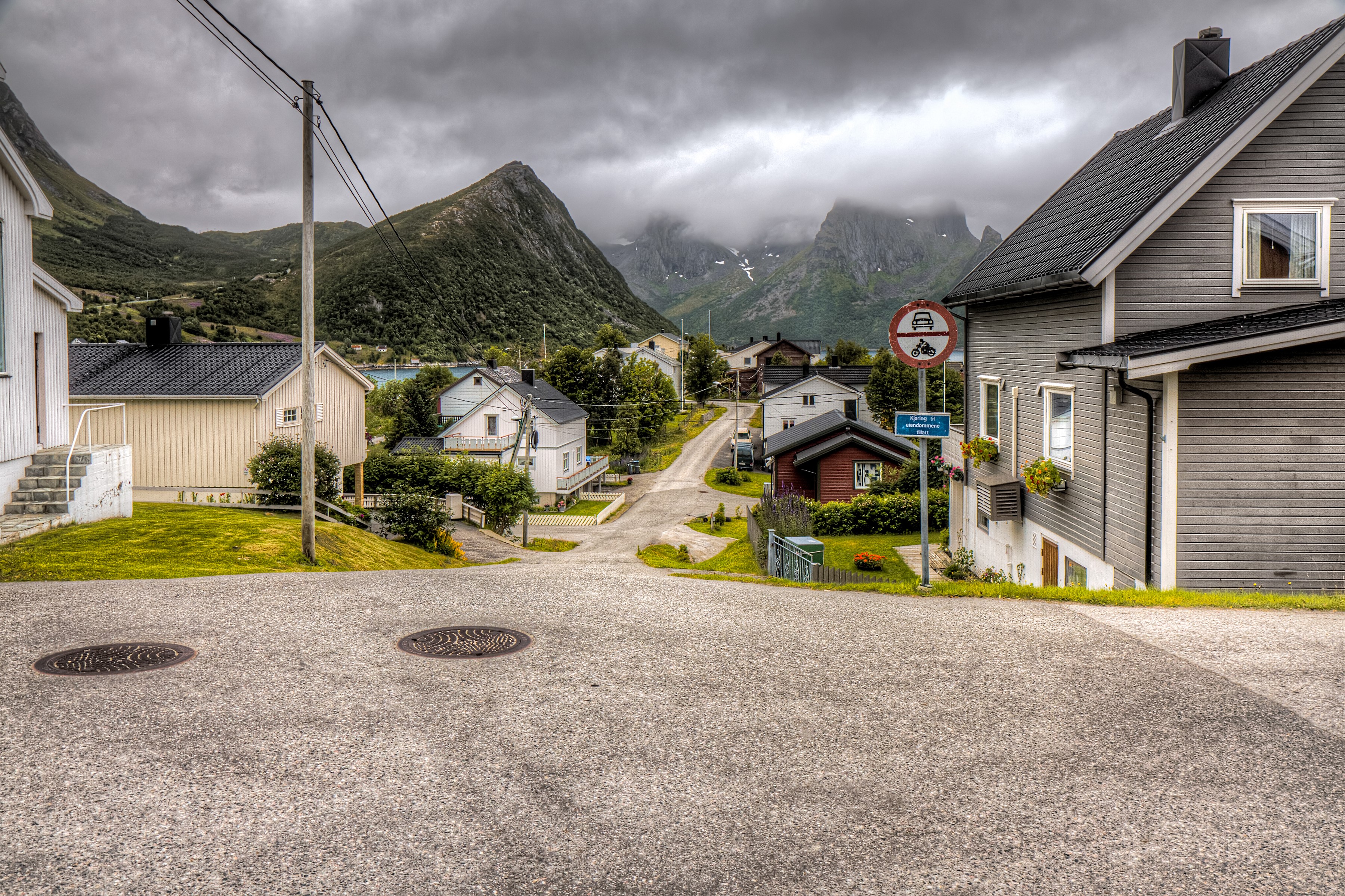 Street in Husoy, Norway with Mountains HD Wallpaper