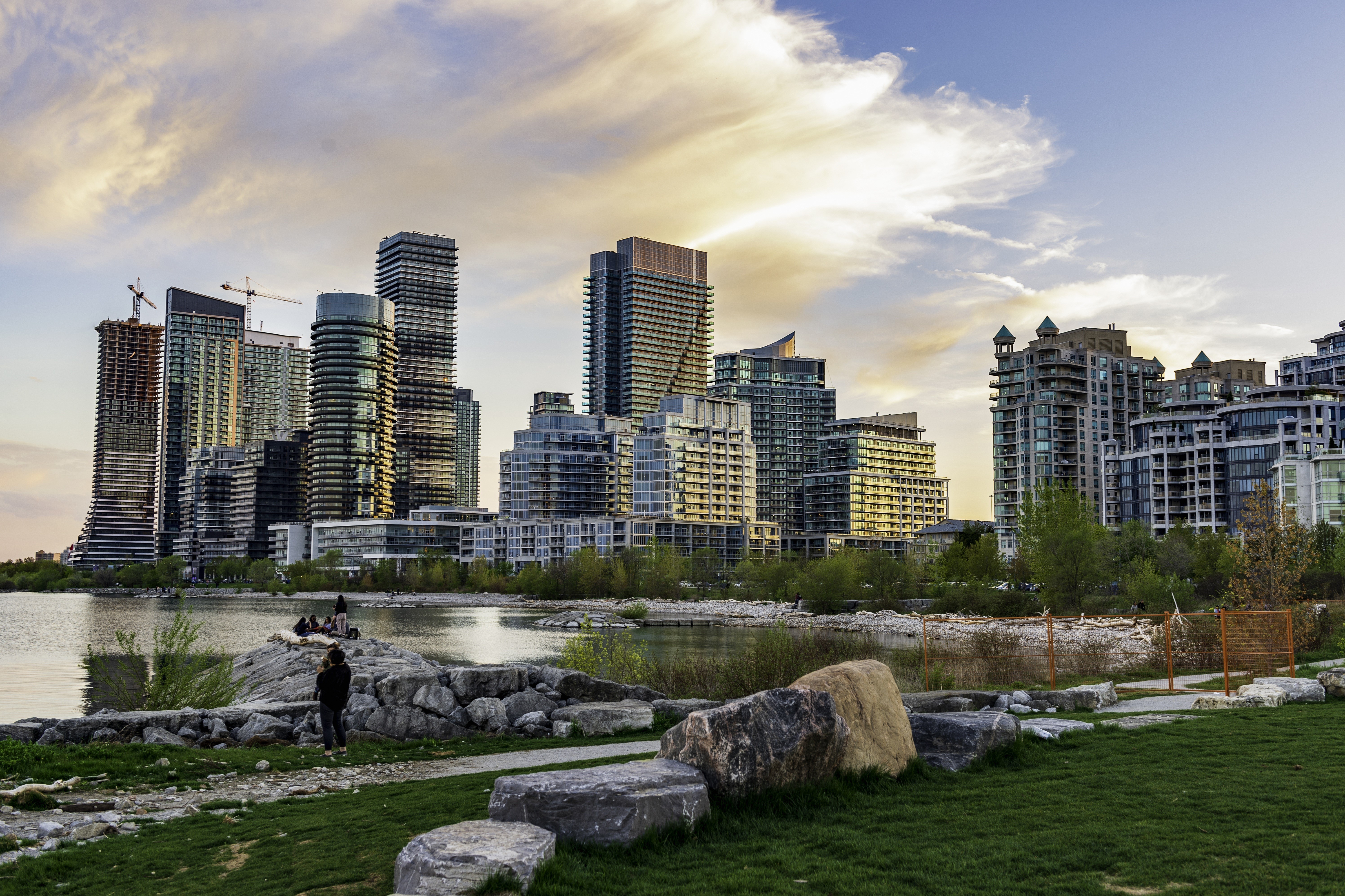 Skyscrapers and waterfront in Toronto, Canada HD Wallpaper