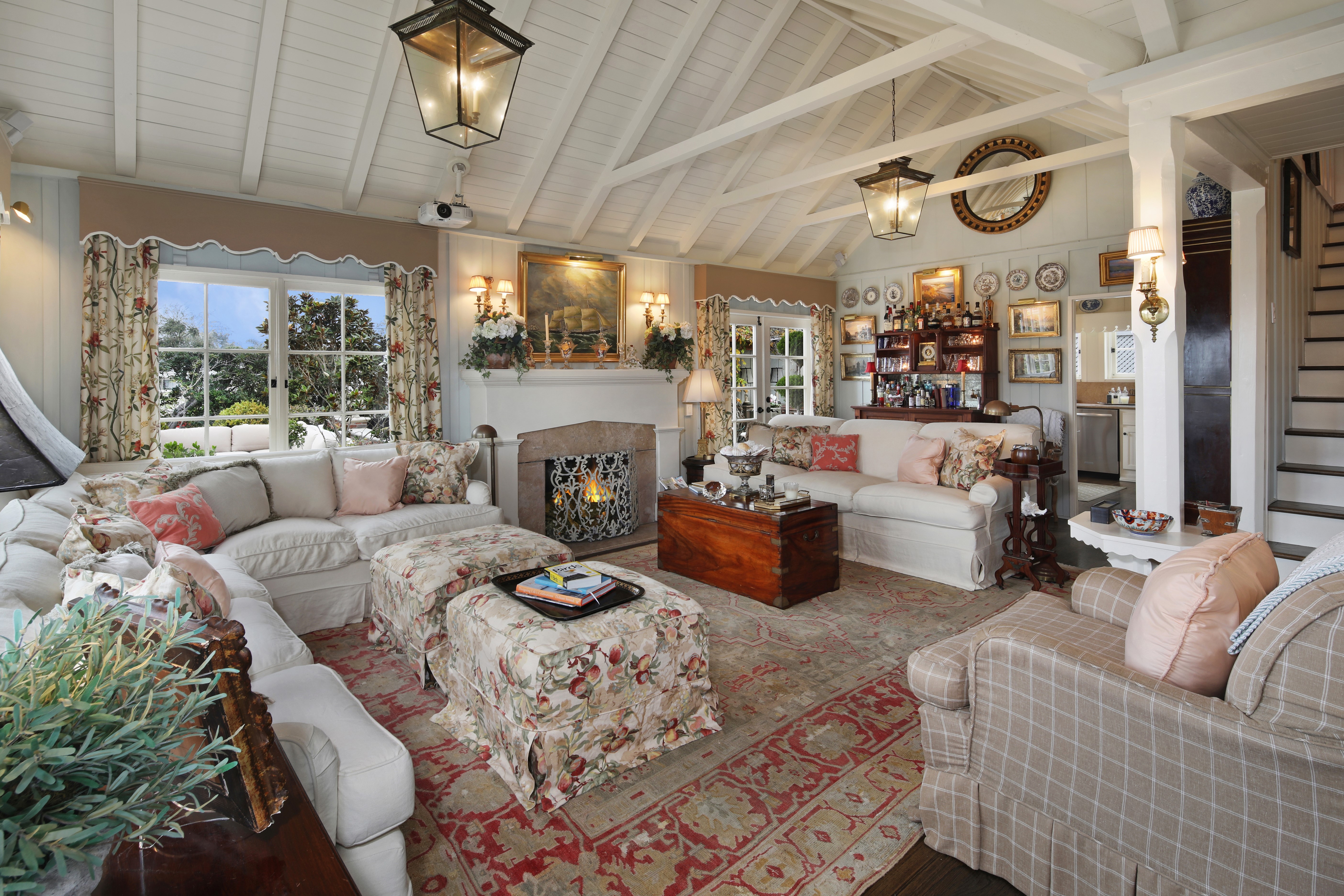 Living room with sofas and fireplace HD Wallpaper