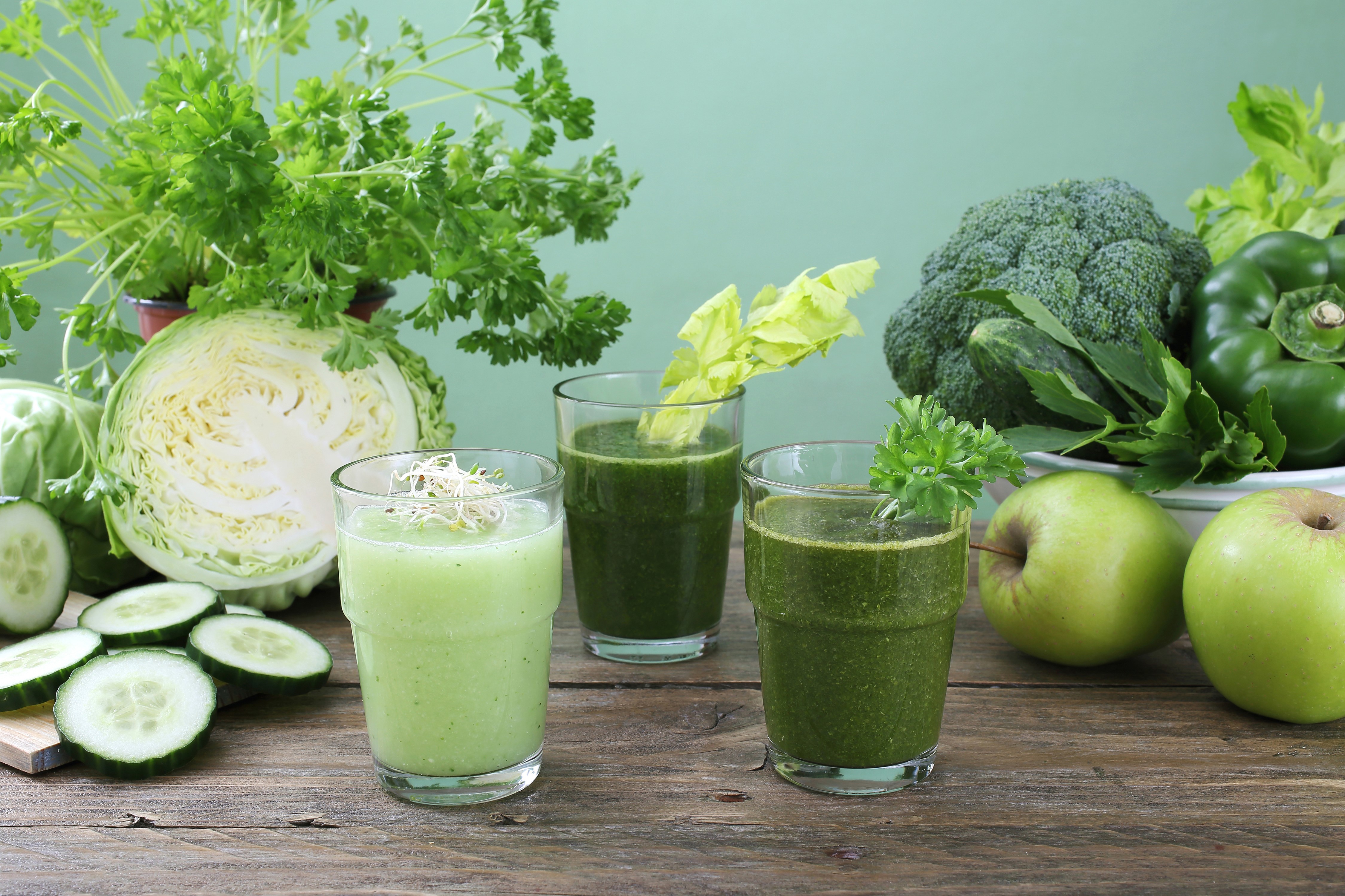 Green Smoothies with Vegetables and Apples HD Wallpaper