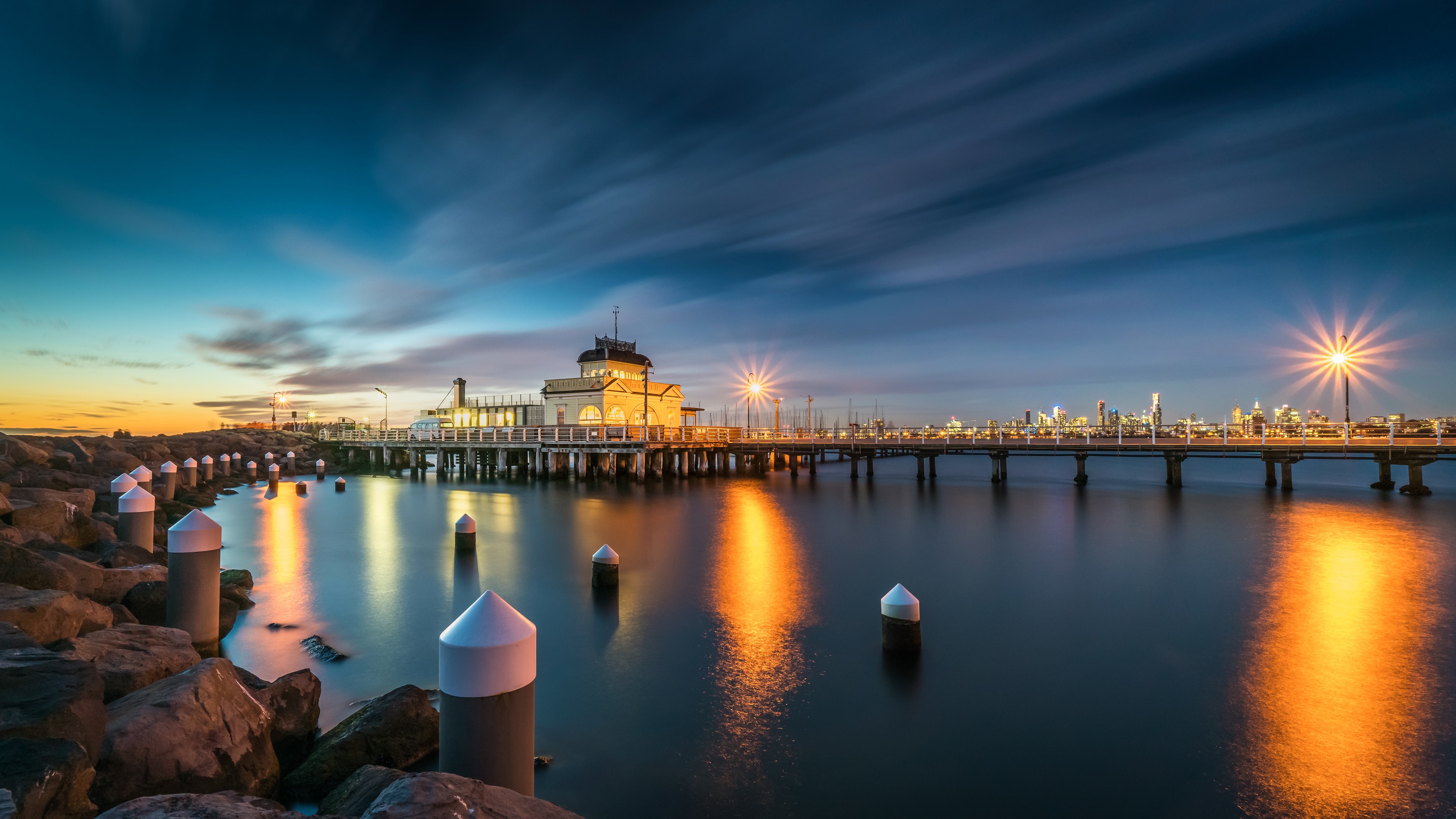 Melbourne skyline and pier at dusk HD Wallpaper