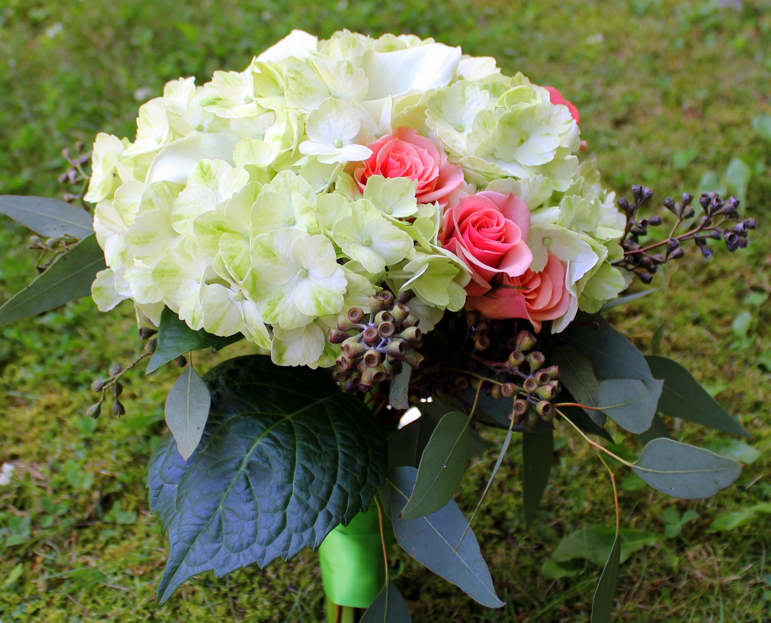 Bouquet of Hydrangeas and Roses with Eucalyptus HD Wallpaper