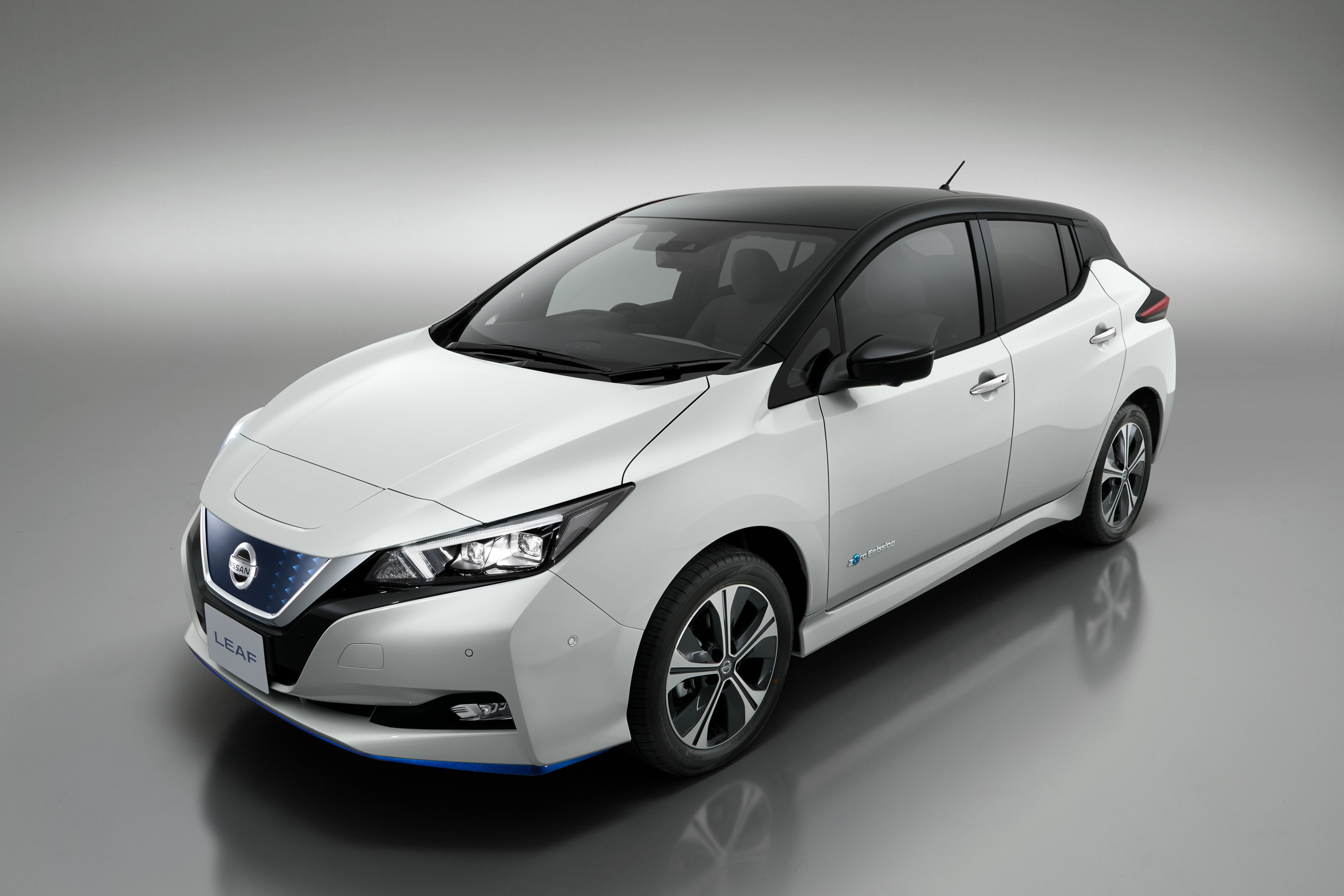 2019 Nissan Leaf electric car HD Wallpaper