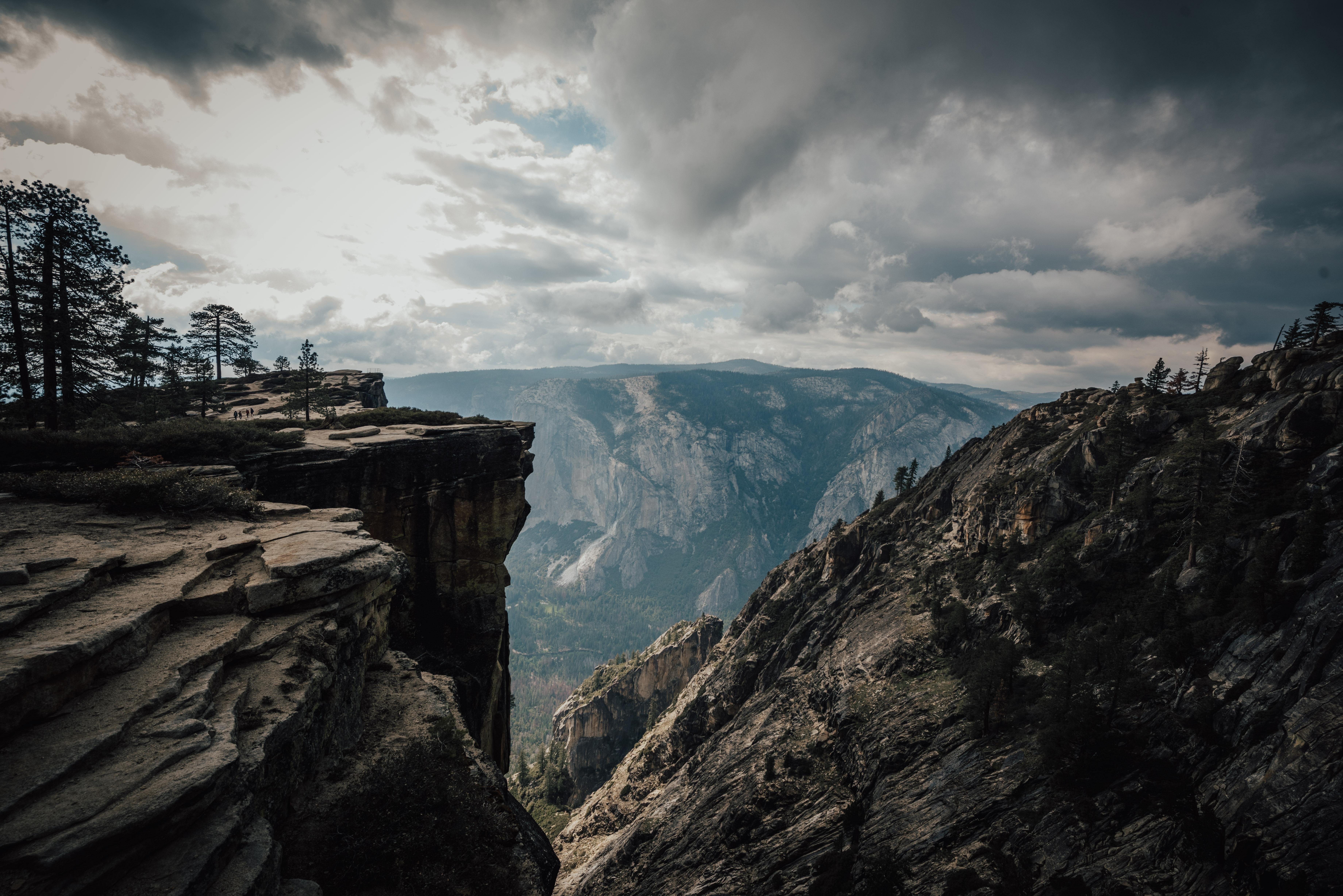 Yosemite National Park Mountains and Cliffs HD Wallpaper