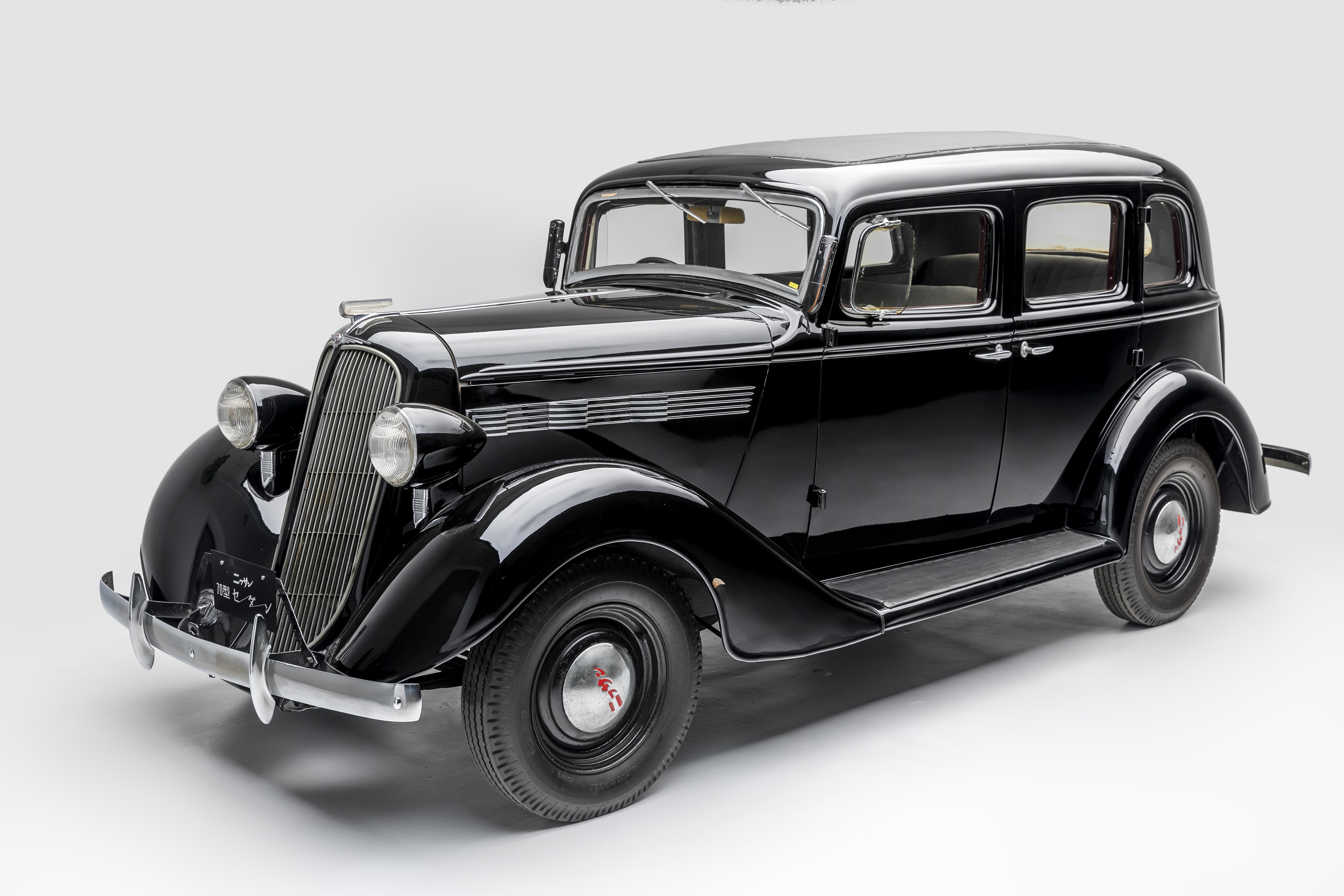 1937-39 Nissan 70 Sedan HD Wallpaper