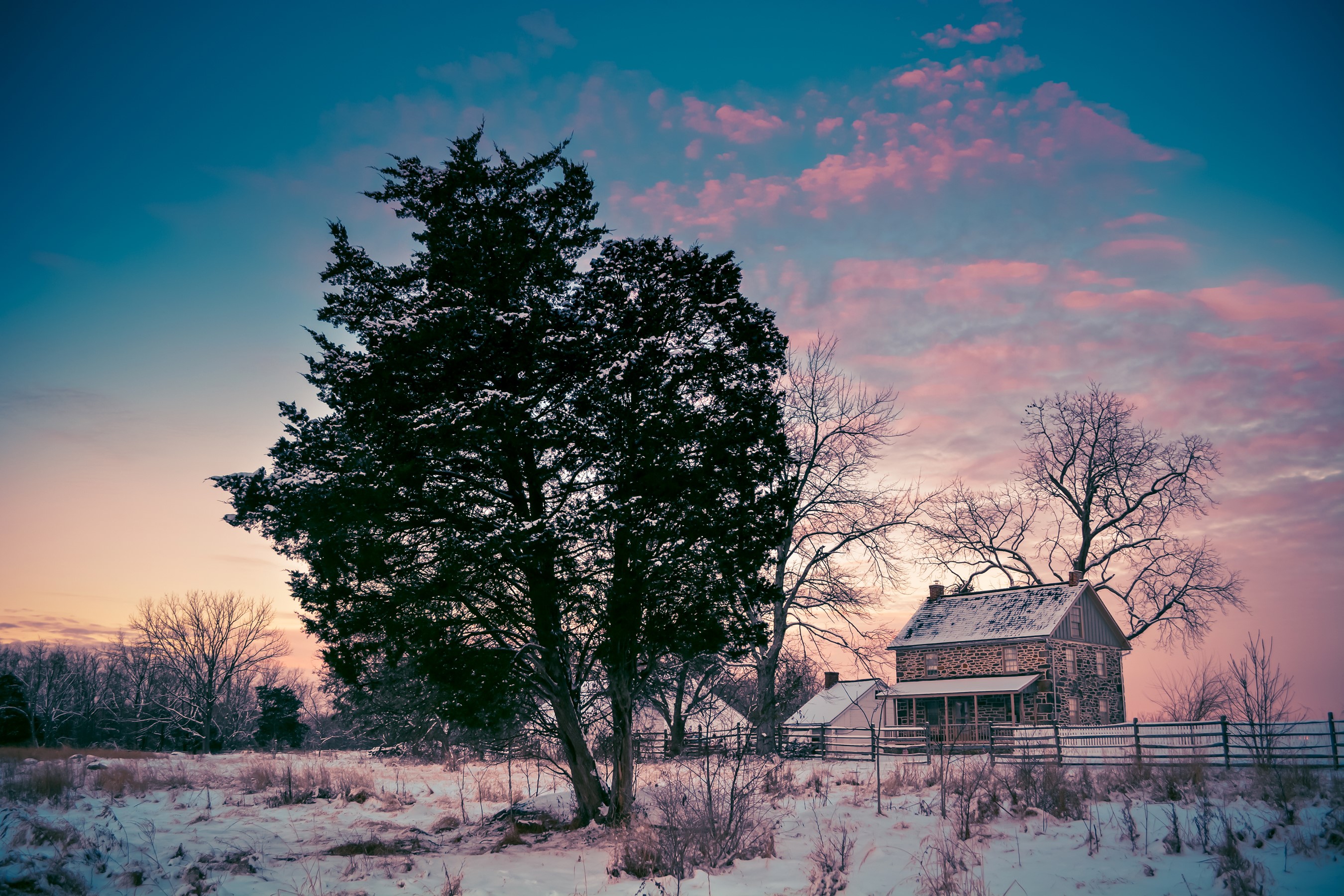 Stone house in Gettysburg National Military Park during winter HD Wallpaper