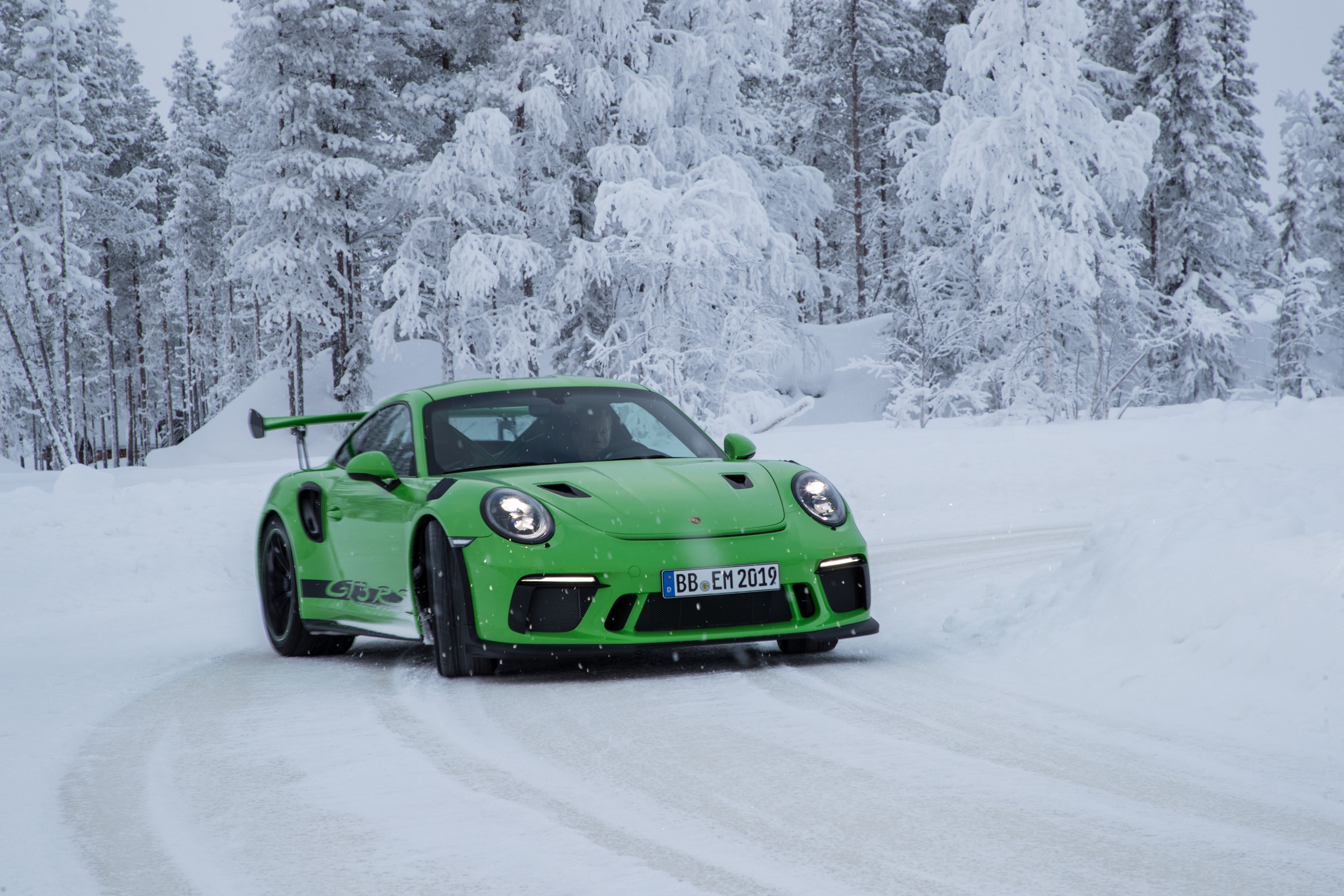 Green Porsche 911 GT3 RS driving in snow HD Wallpaper