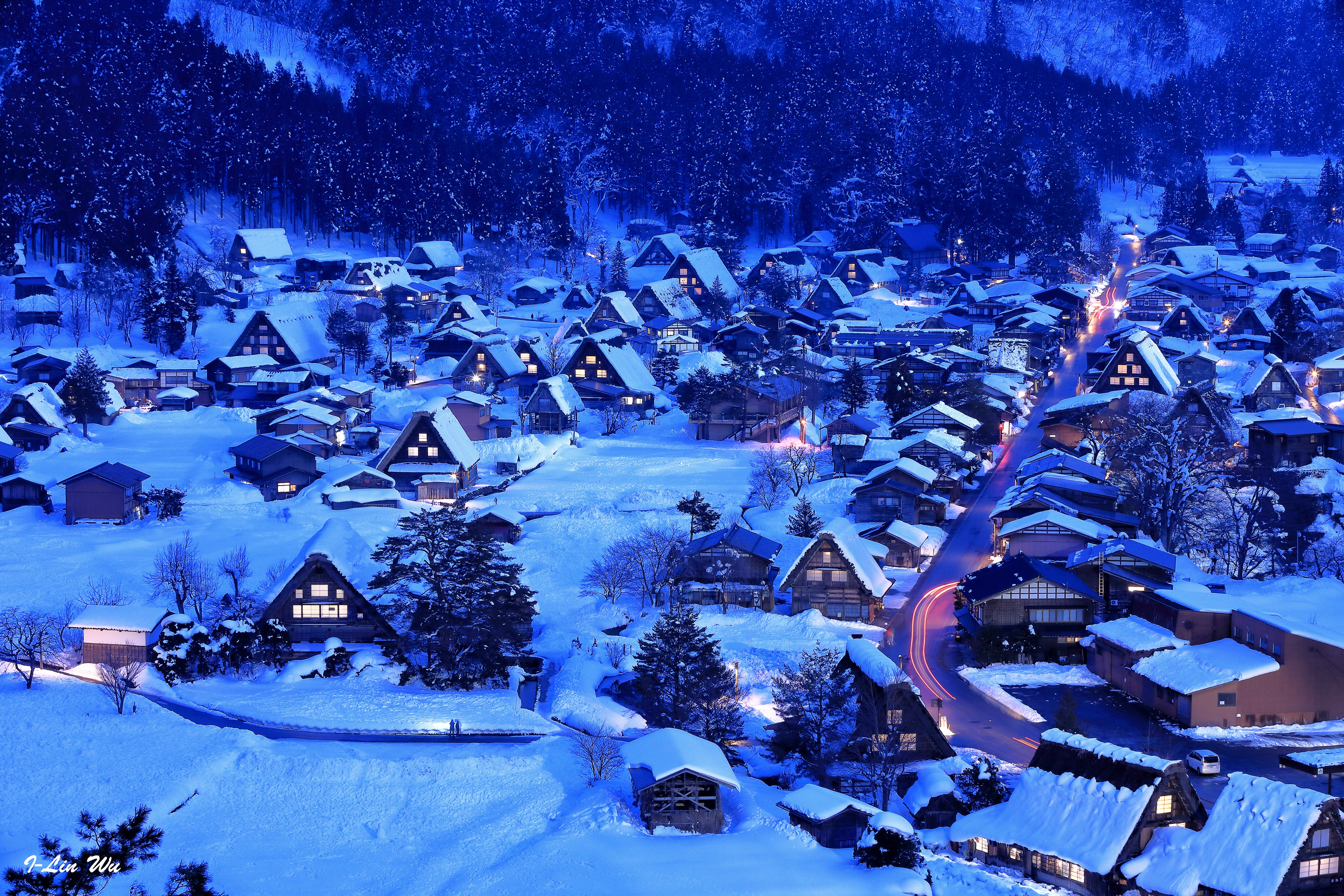 4K Winter Evening in Shirakawa-go Village, Japan HD Wallpaper