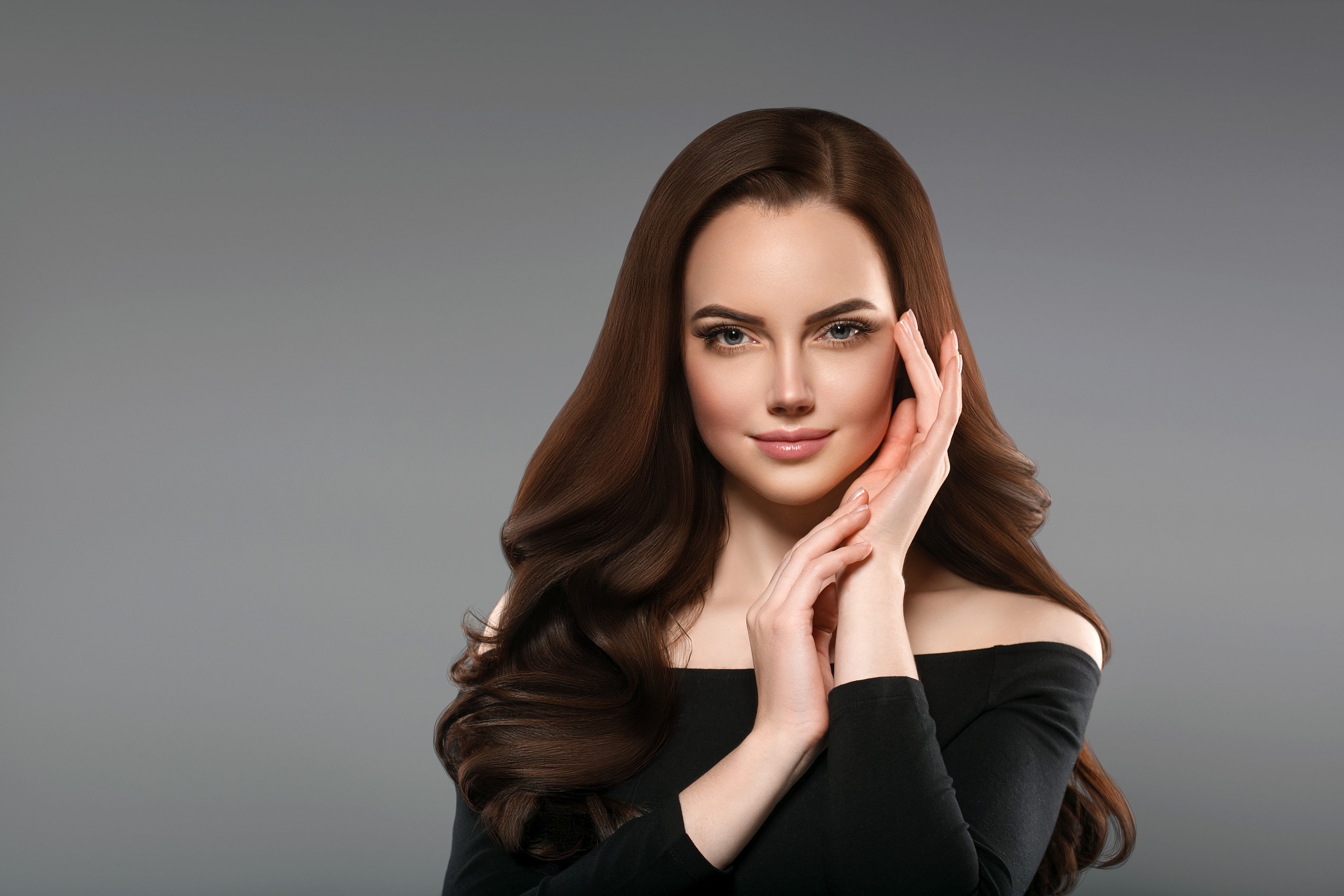 Beautiful woman with brown hair on gray background HD Wallpaper