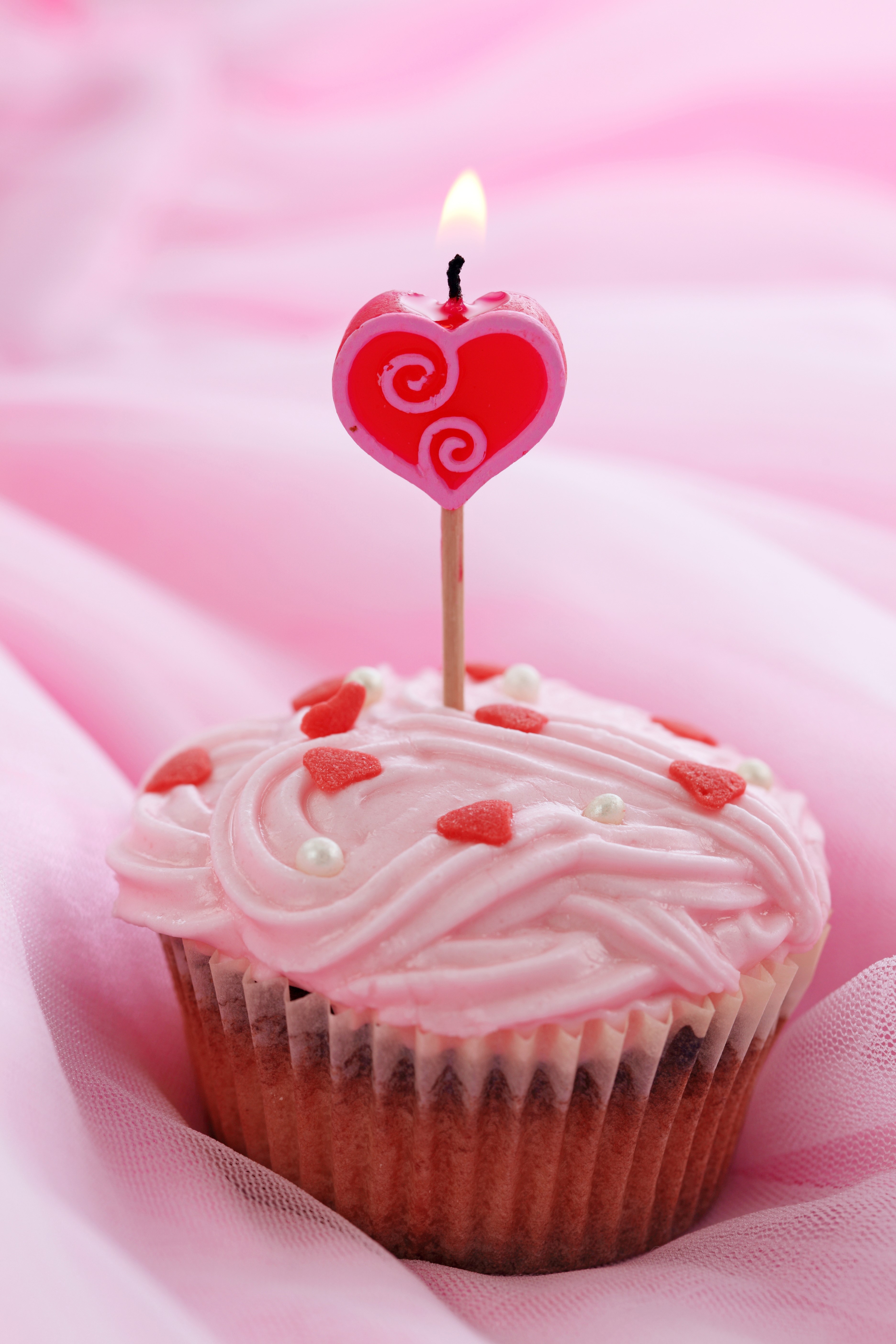 Cupcake with heart candle and pink frosting HD Phone Wallpaper