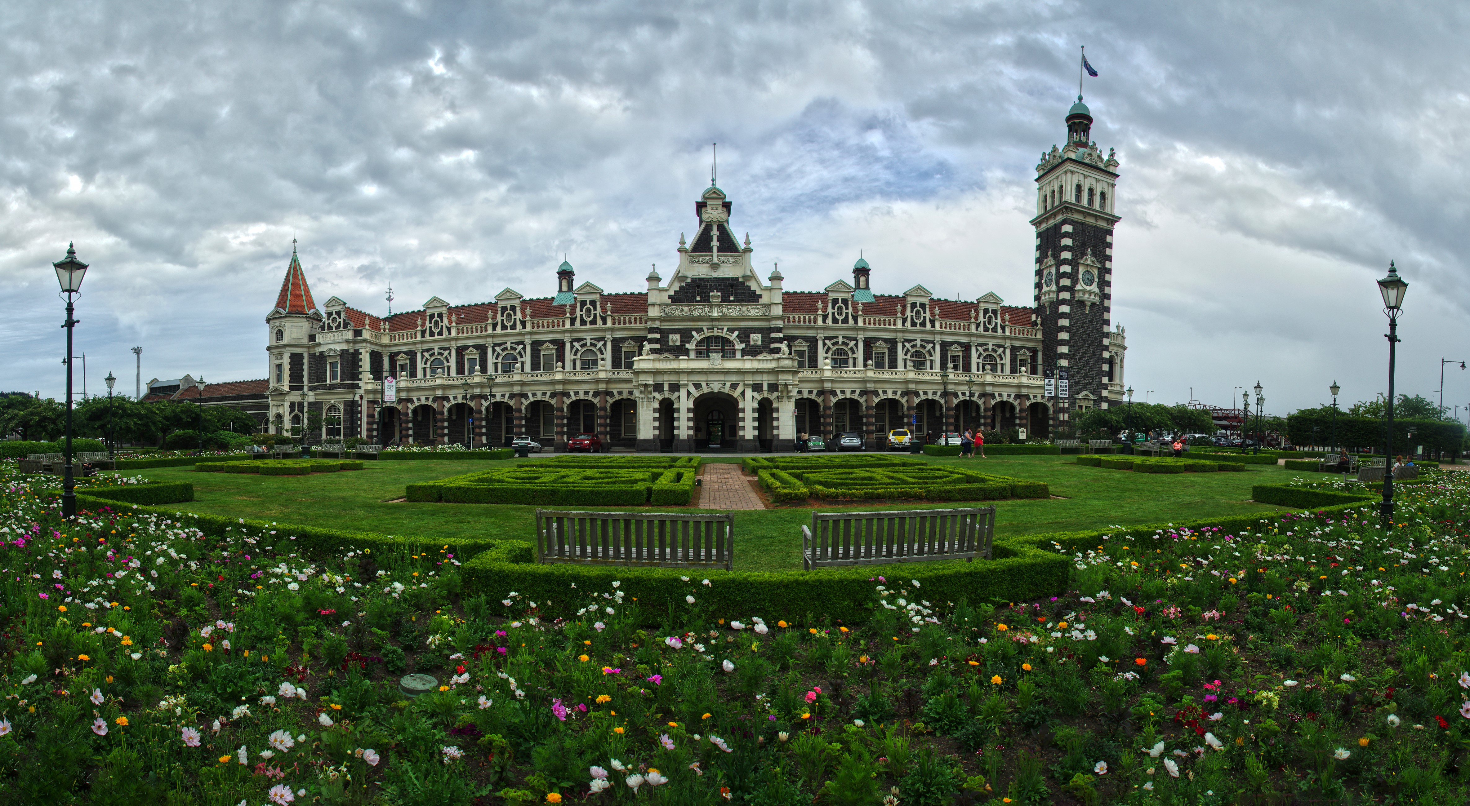 Dunedin Railway Station, New Zealand HD Wallpaper