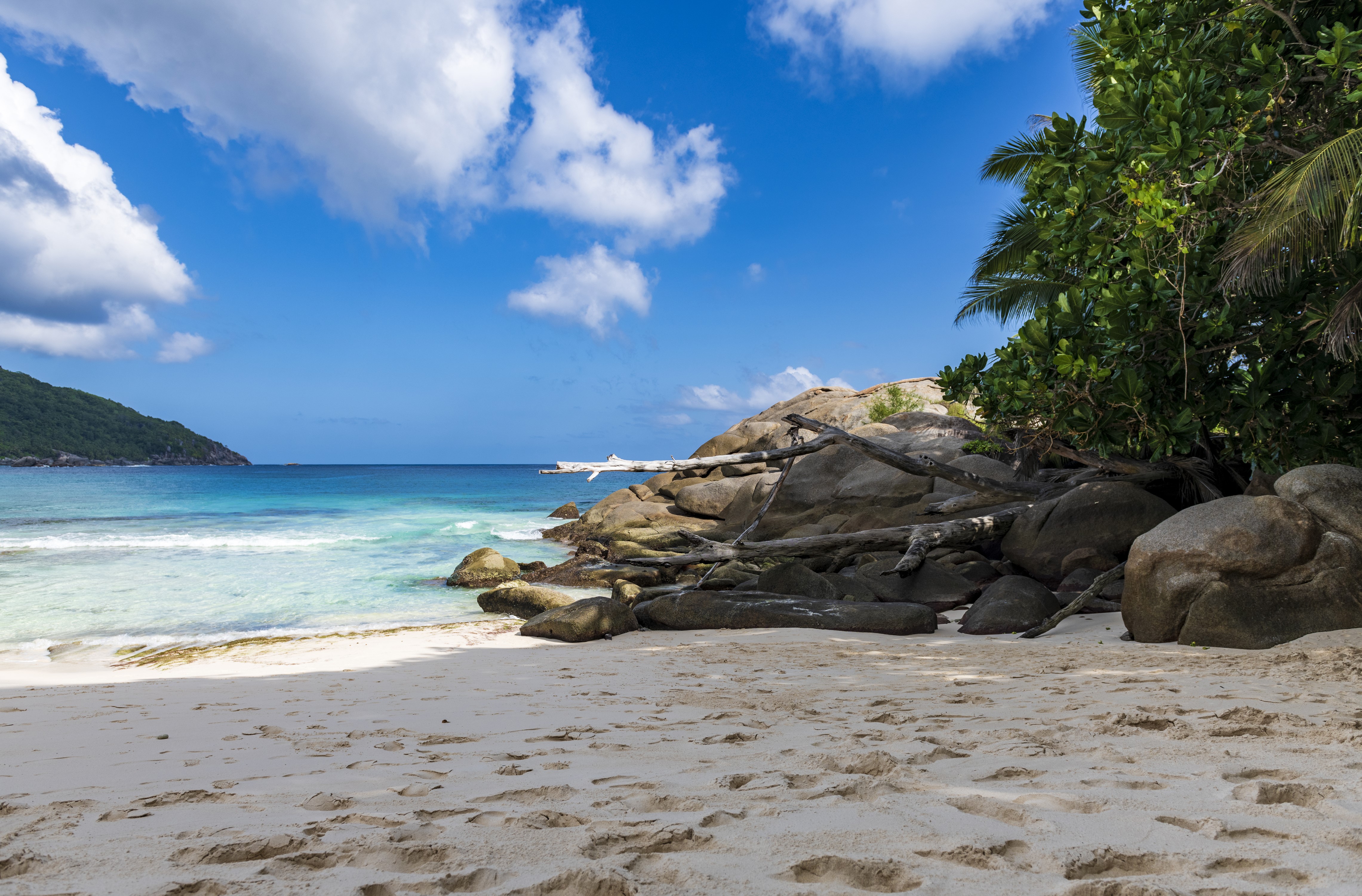 Police Beach Seychelles with Stones and Sand HD Wallpaper