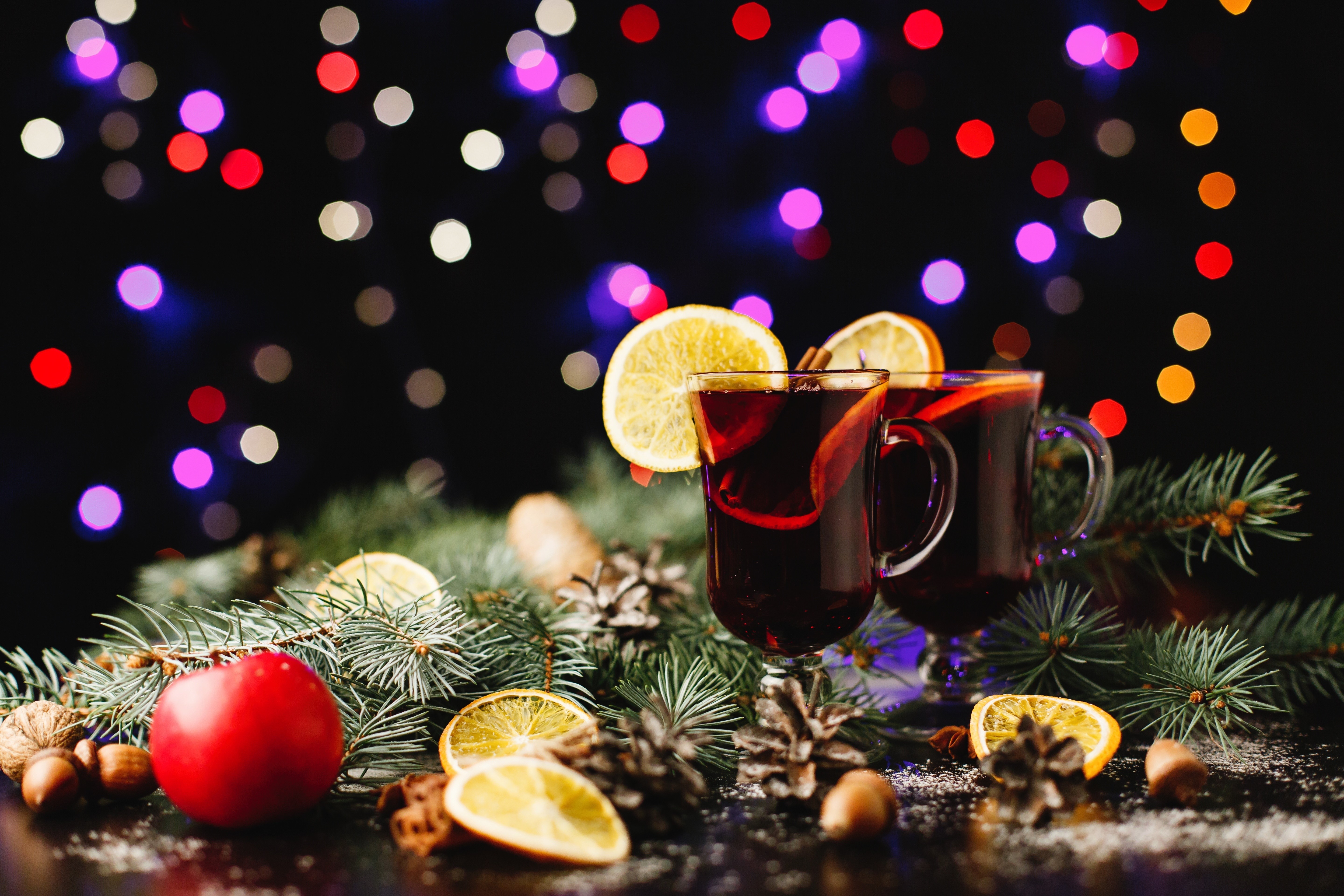 Christmas mulled wine with oranges and pine branches HD Wallpaper